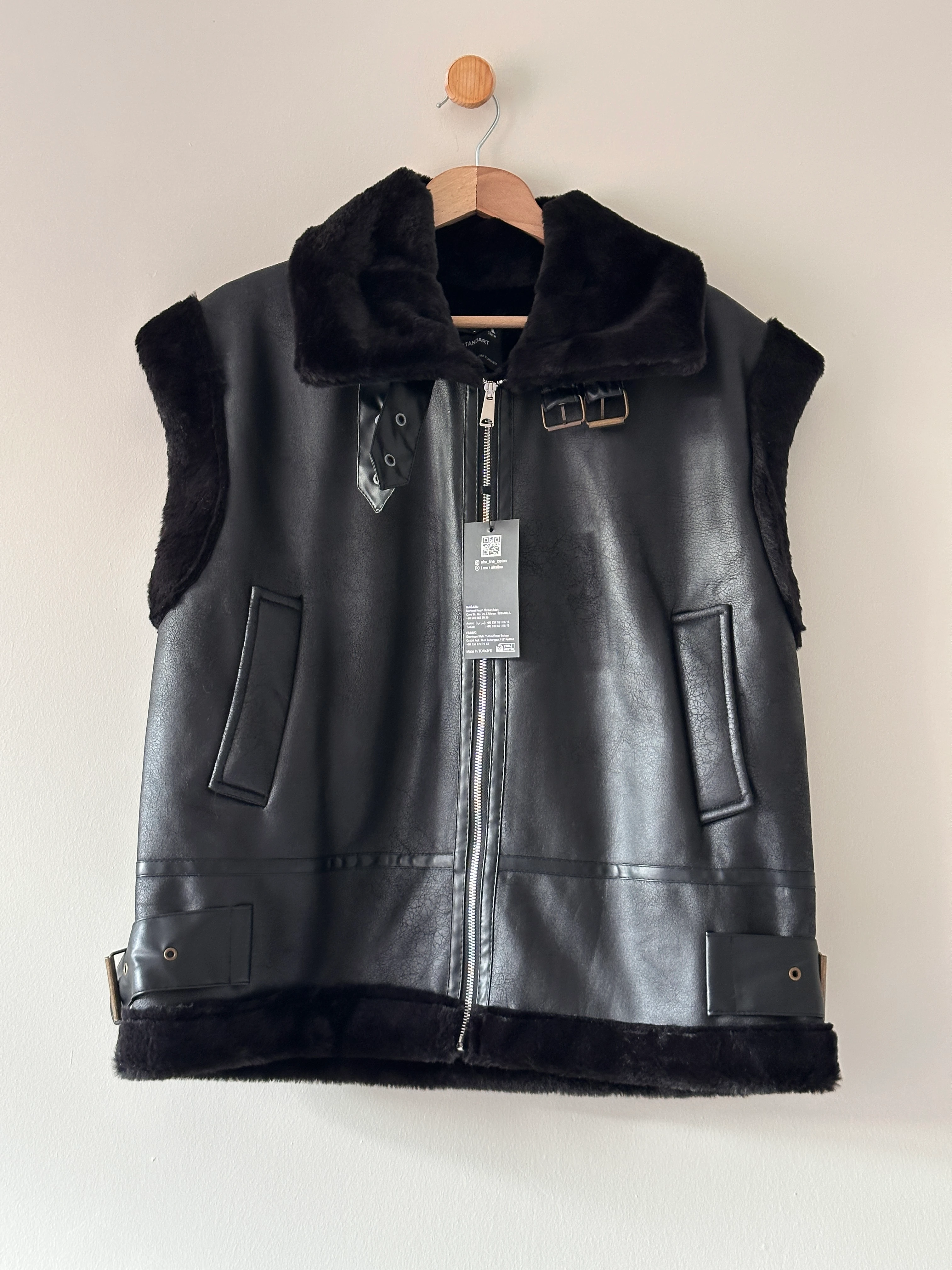 Tokalı Kürklü Yelek - Siyah