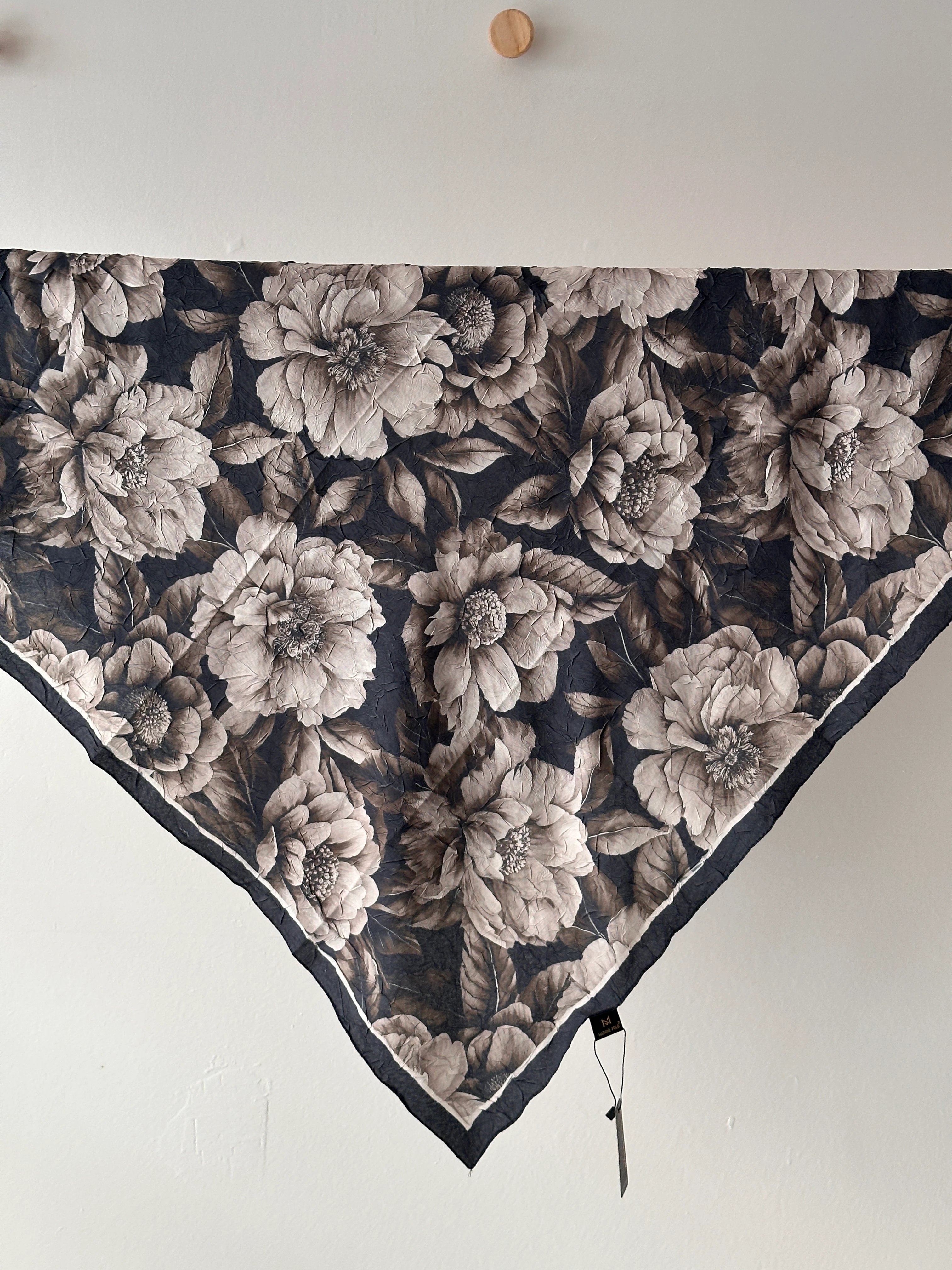 Gül Desenli Bambu Kraş Eşarp - Antrasit