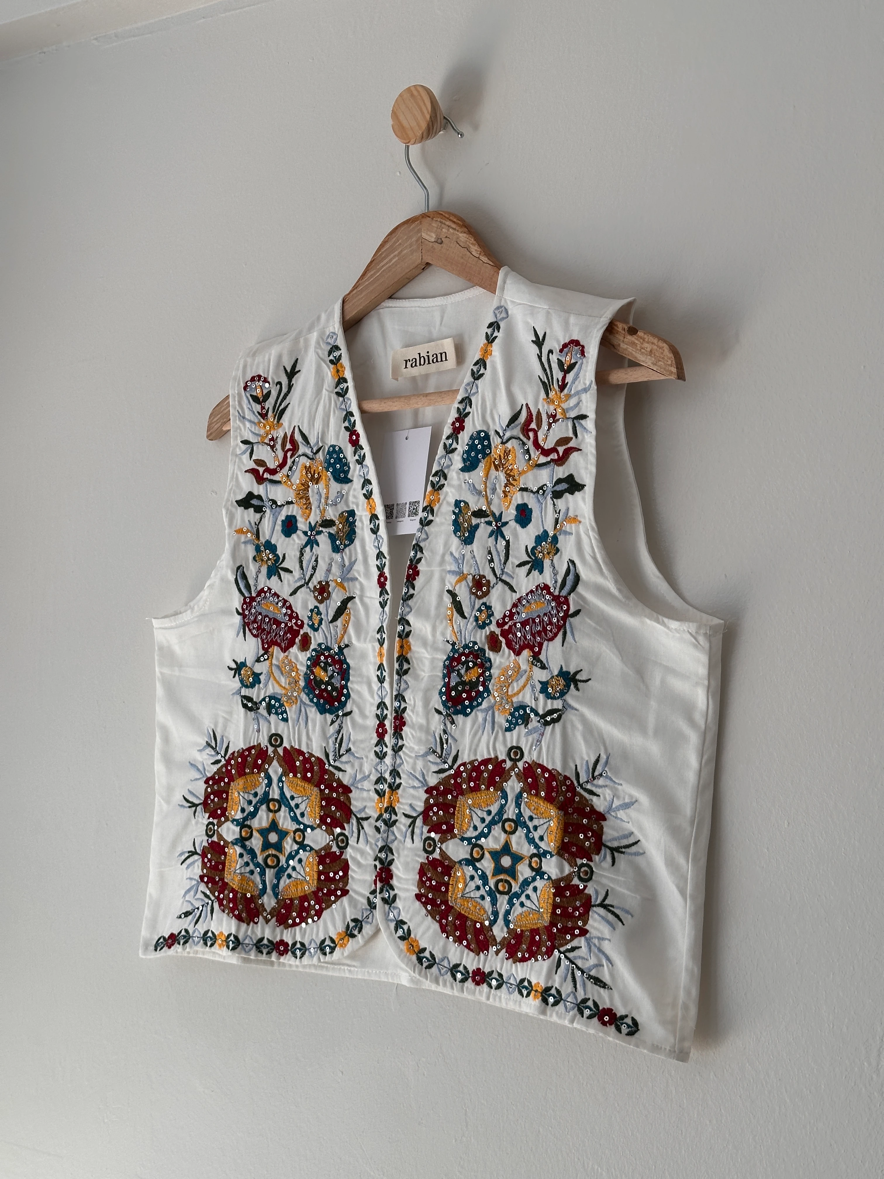 Payetli ve Nakışlı Keten Yelek