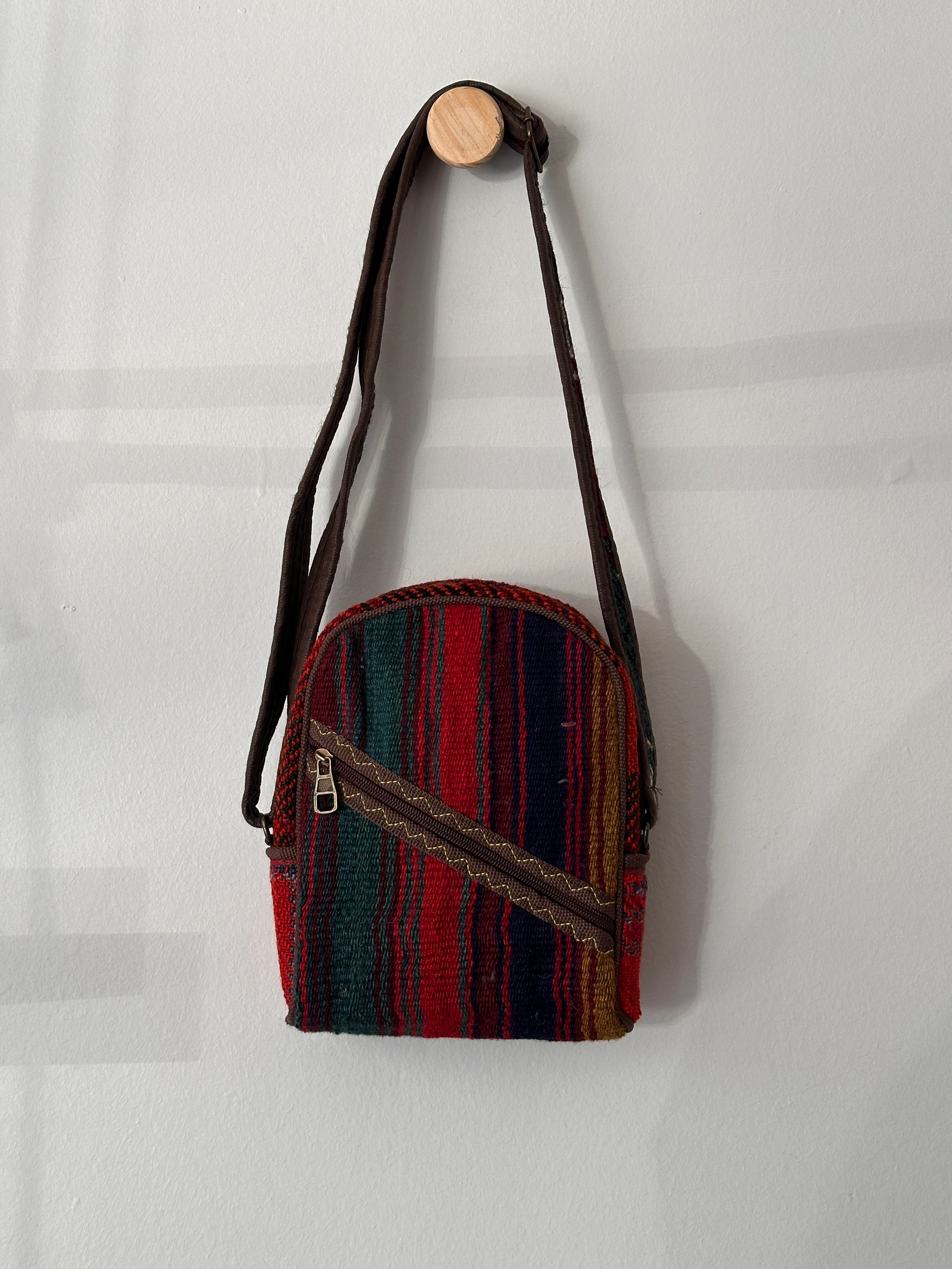 Postacı Kilim Desenli Çanta - Kırmızı