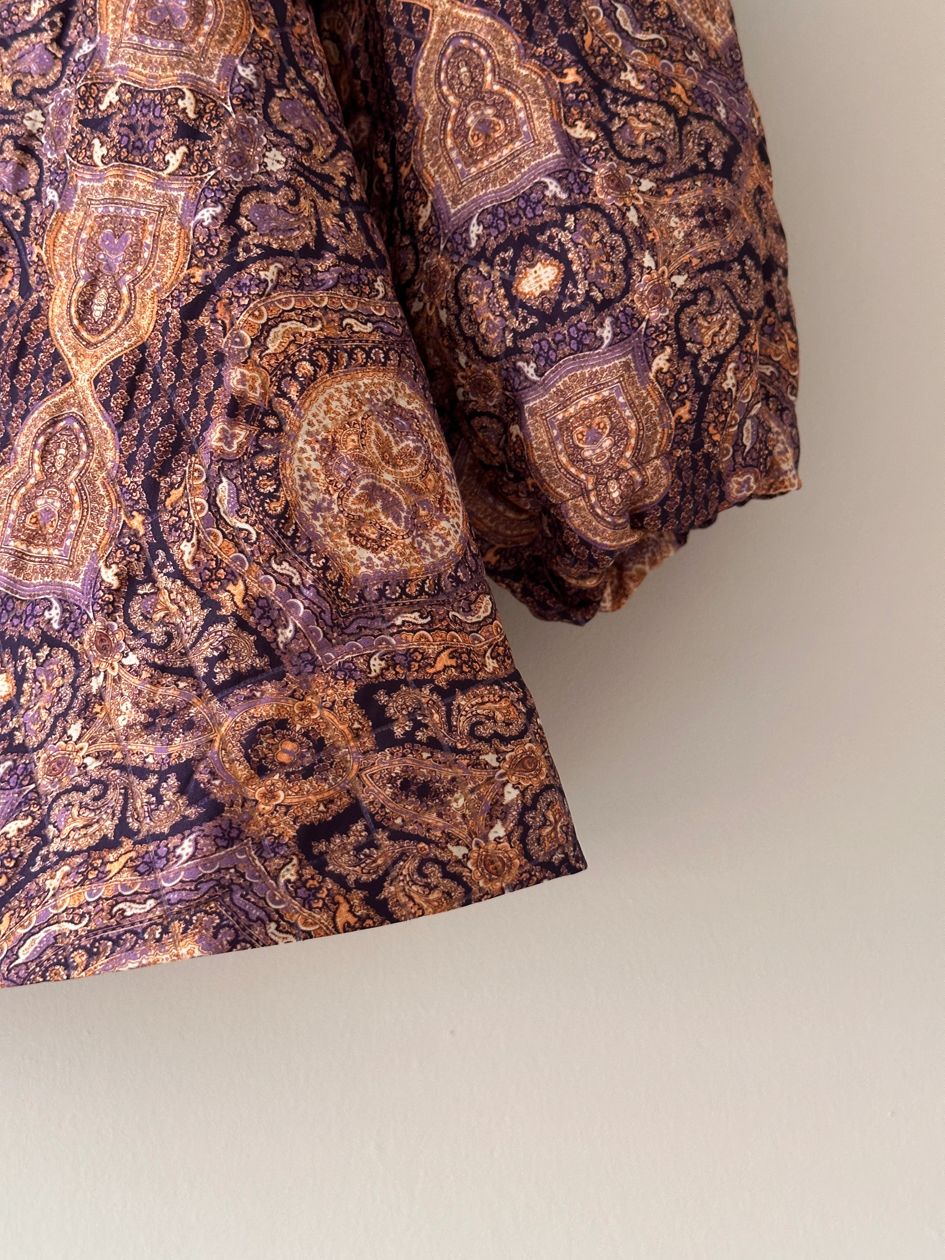 Pelerin Detaylı Beli Büzgülü Kapitone Ceket