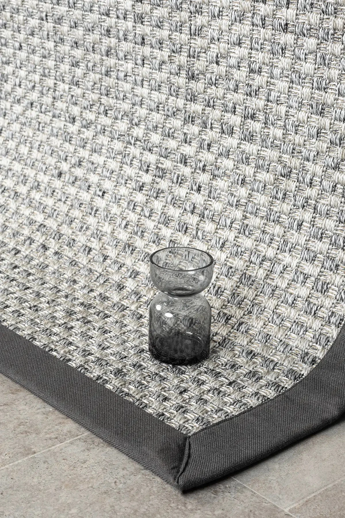 Hanlı halı sisal gri667 Antrasit bordürlü hasır dokulu kesme halı