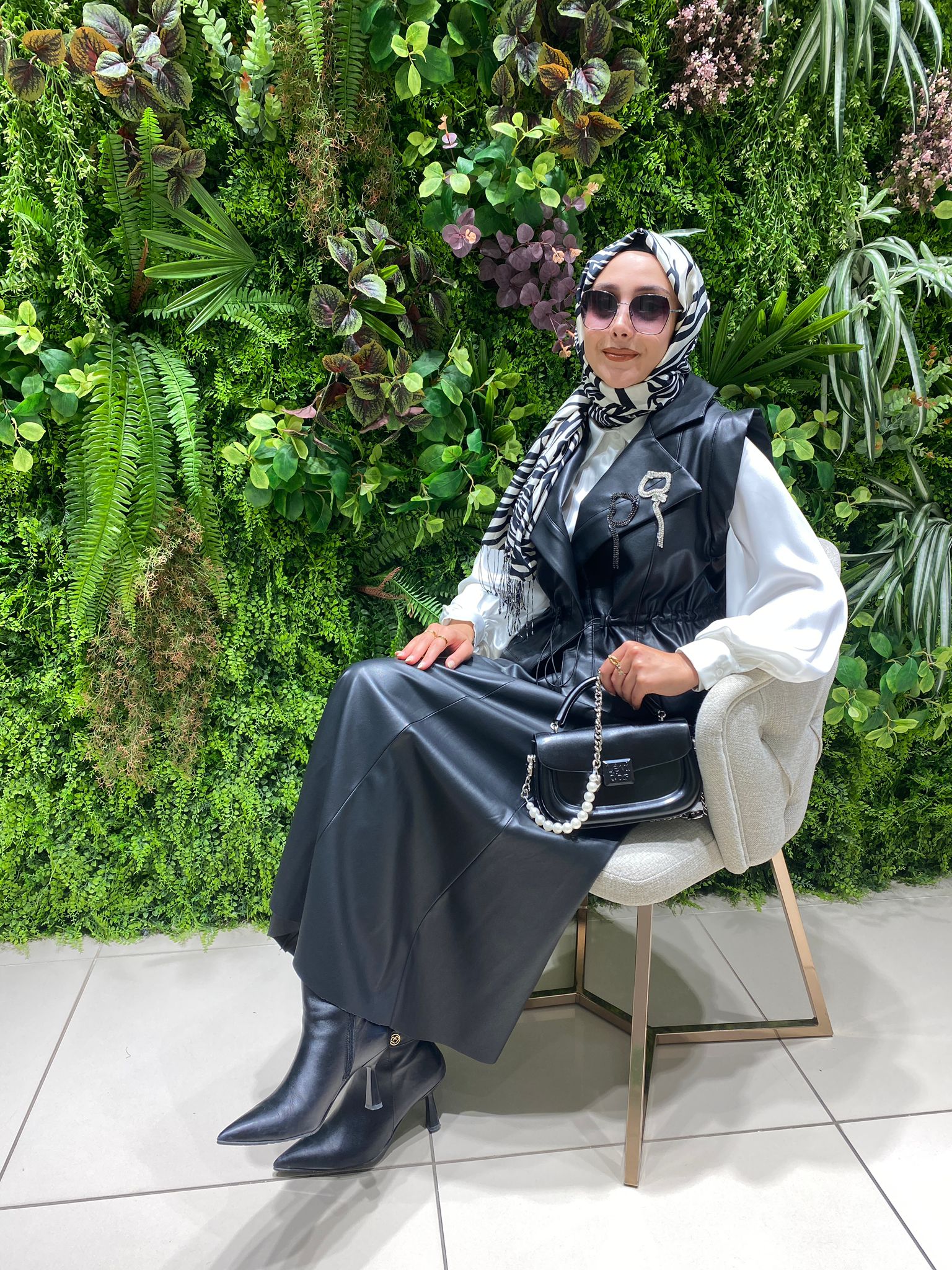 My312 Yakası Aksesuarlı Deri Takım