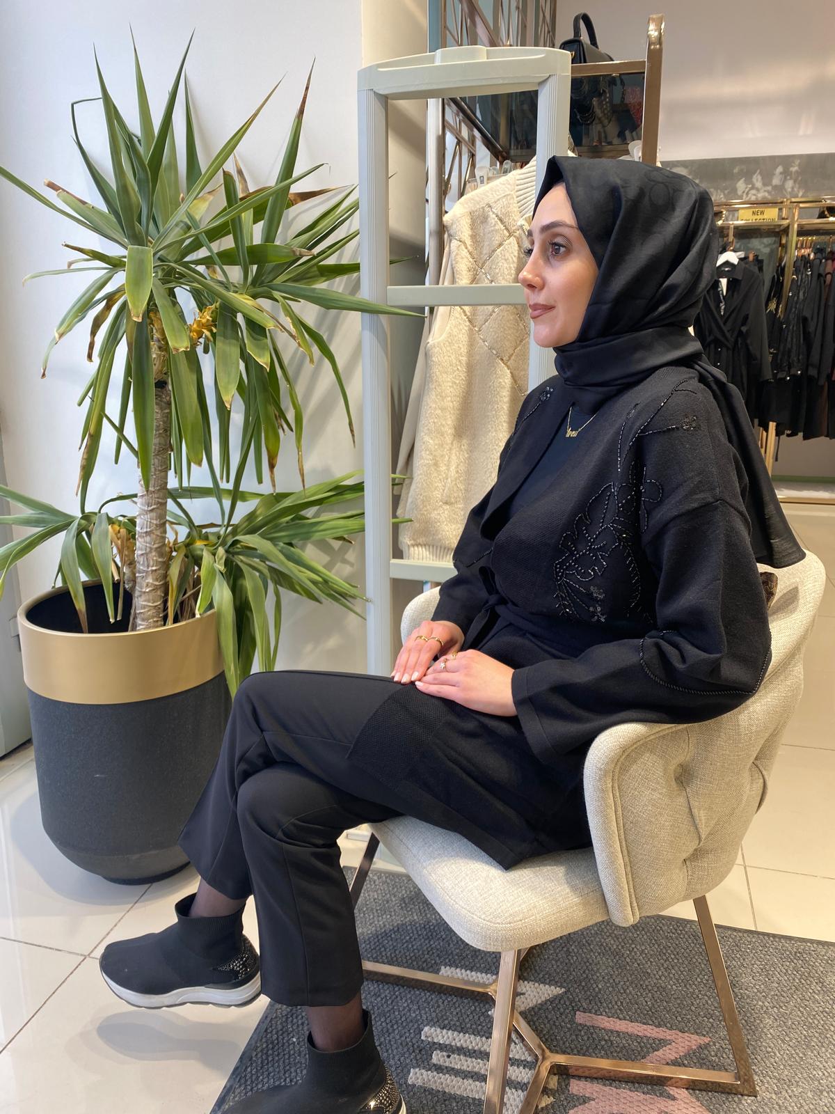 Fuat Gürşen Taş İşlemeli Hırka 