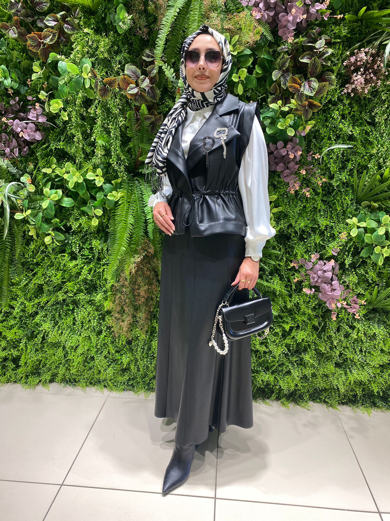 My312 Yakası Aksesuarlı Deri Takım