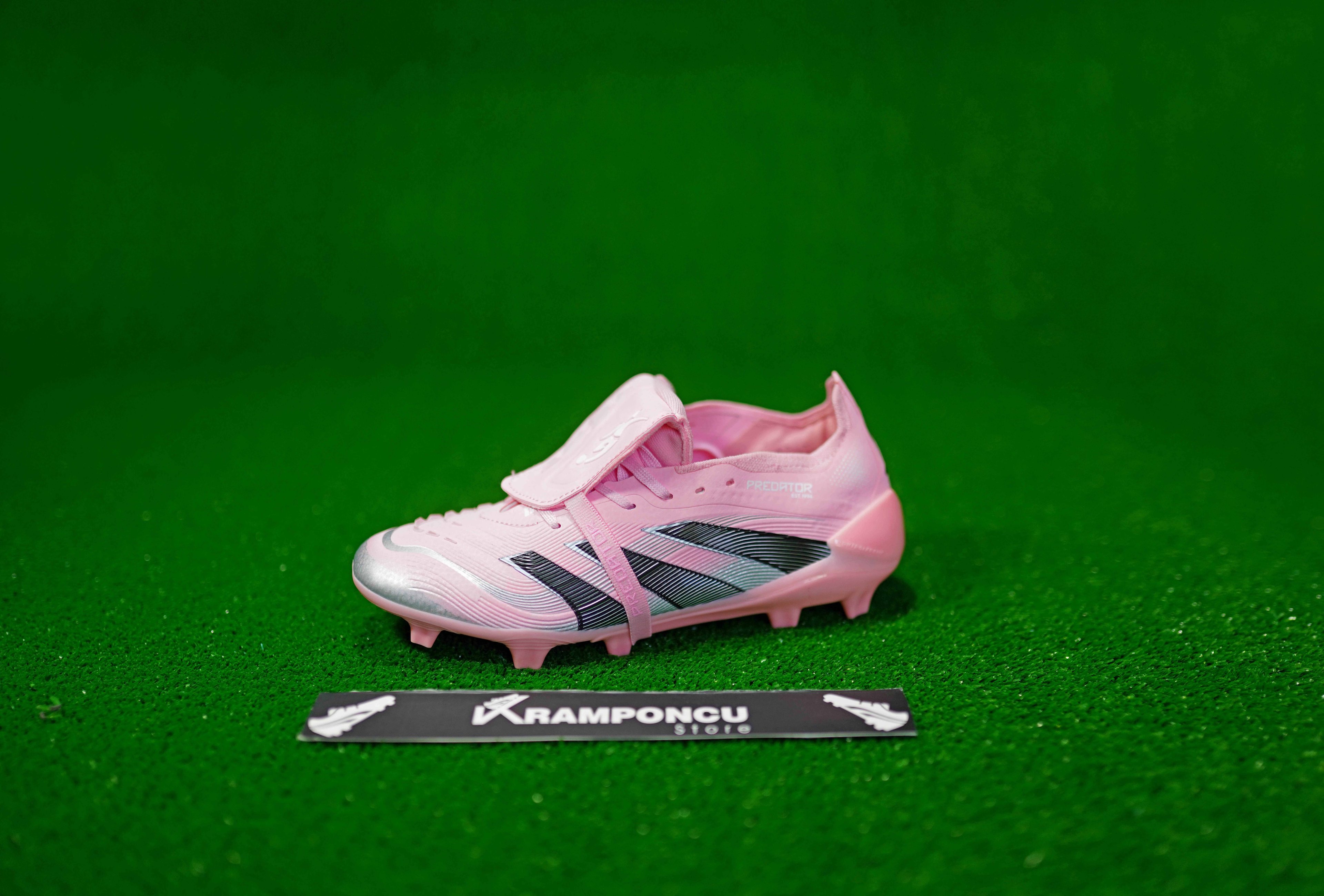 Adi̇das Di̇lli̇ Pembe Predator Eli̇te