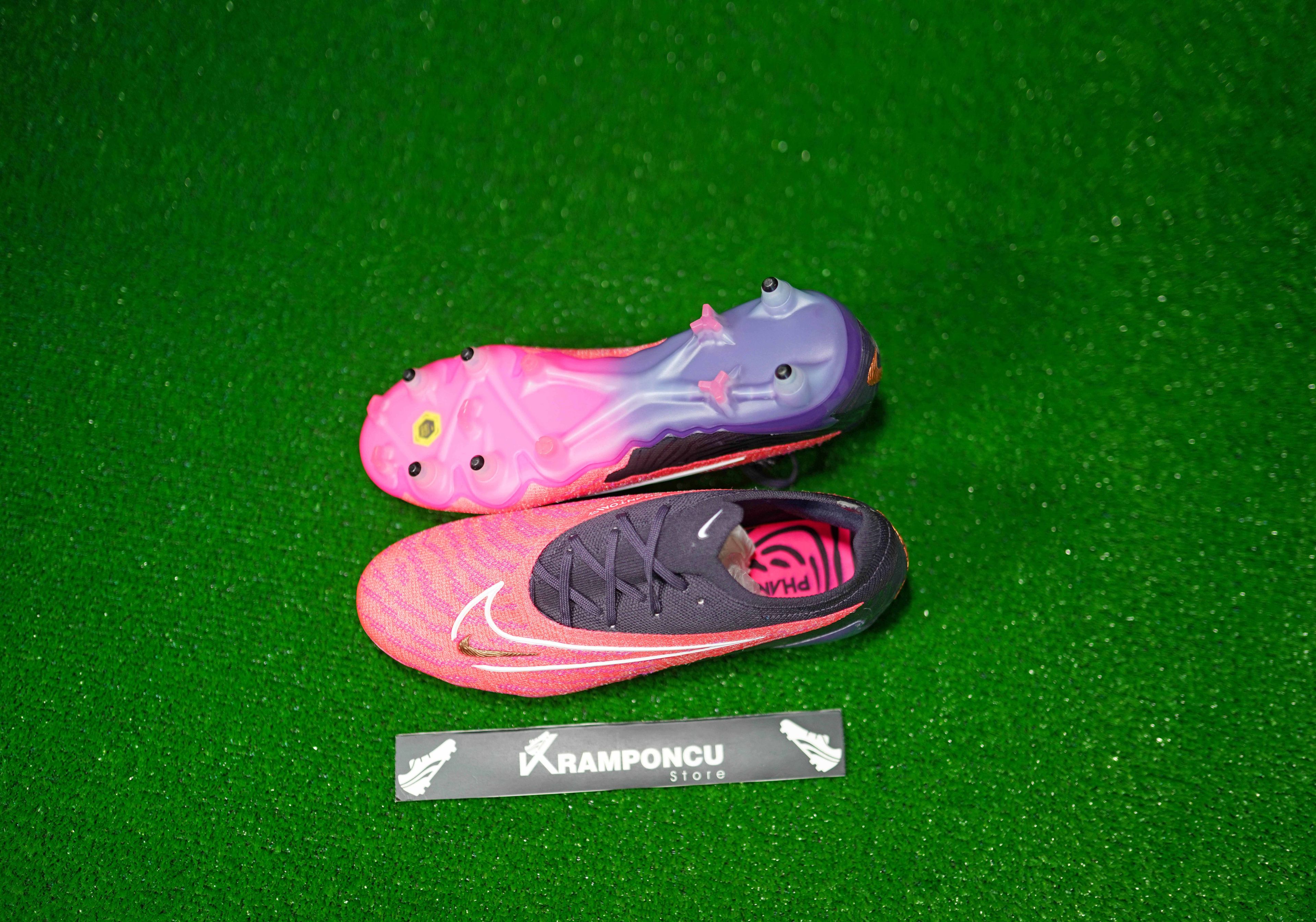 Ni̇ke Pembe Çi̇vi̇li̇ Phantom Gx Fg