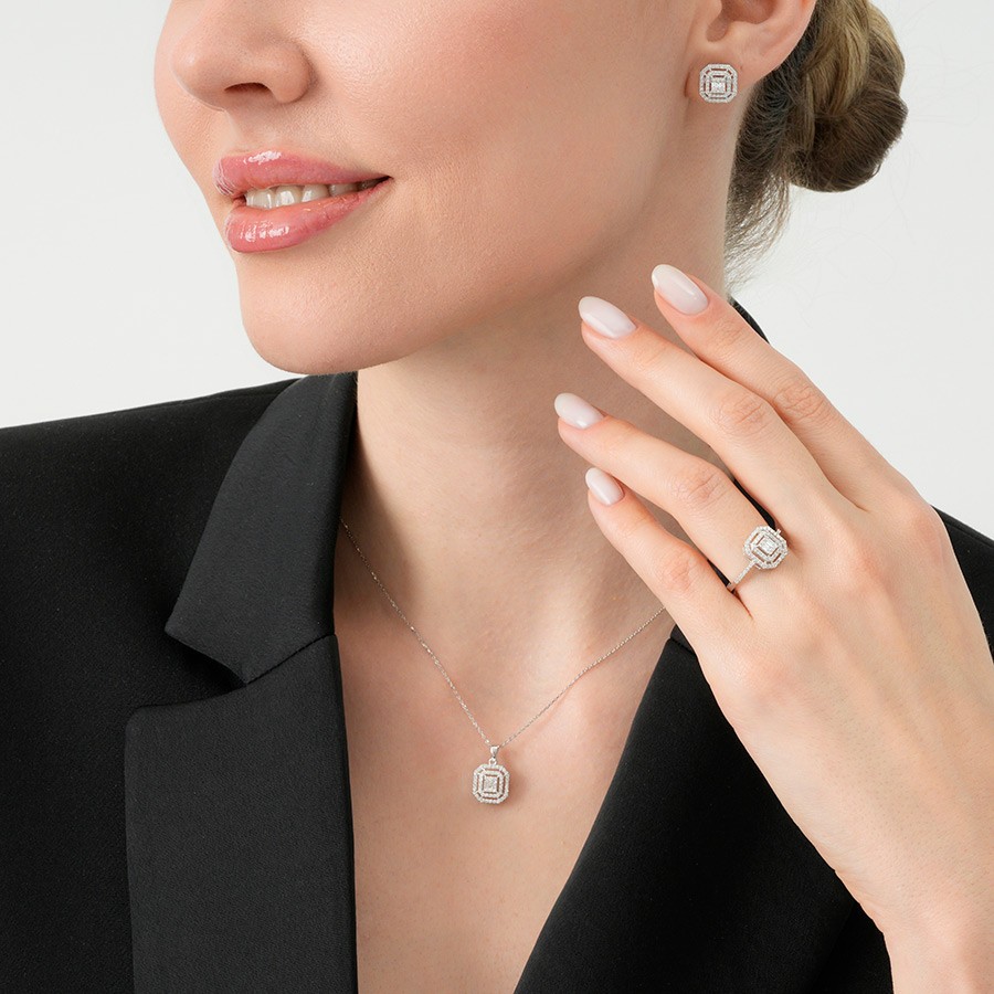 0.28 Carat Diamond Baguette Ring