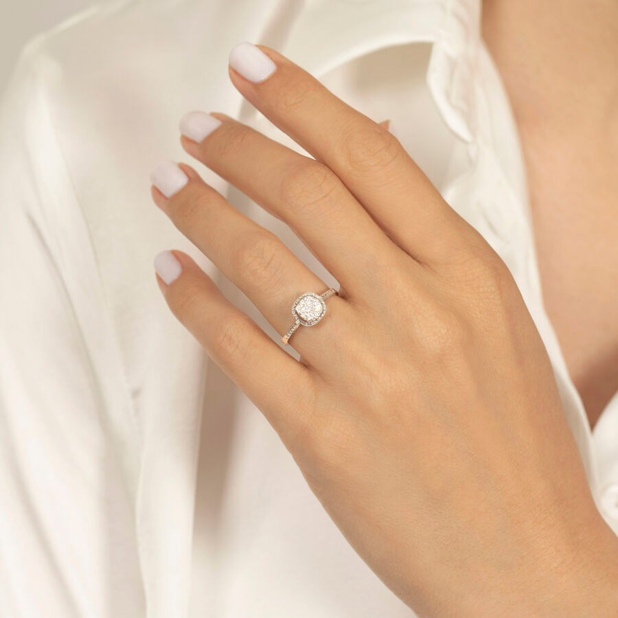 0.21 Carat Diamond-Effecet Ring