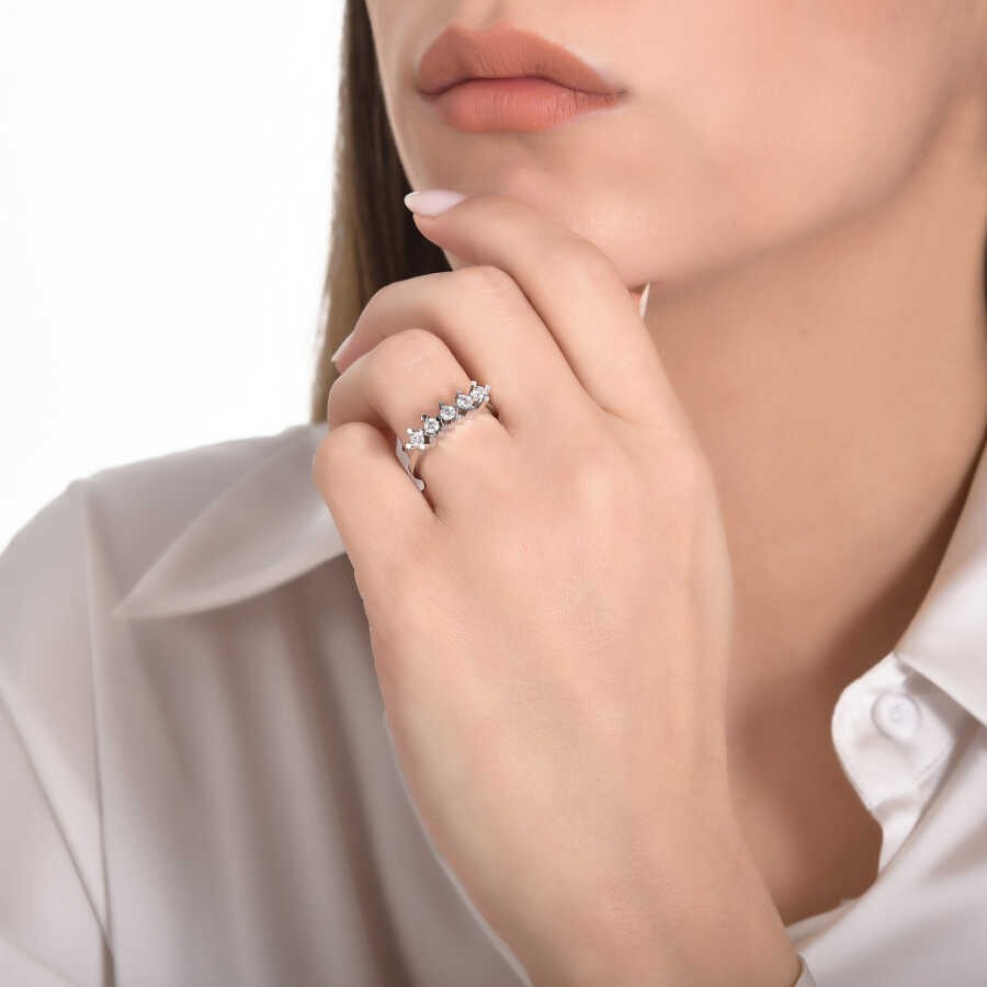0,30 Karat Diamant Fünf-Stein Ring