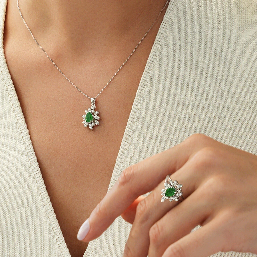 1.01 Carat Diamond Emerald Ring