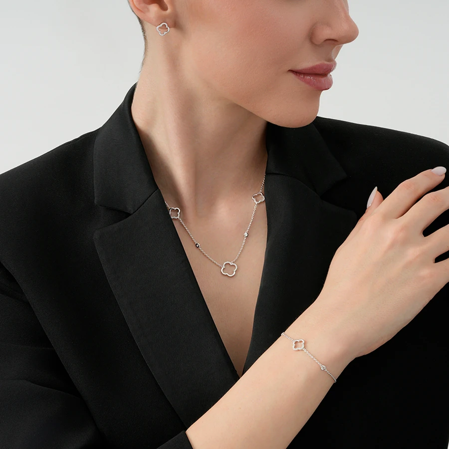 0.26 Carat Diamond Clover Necklace