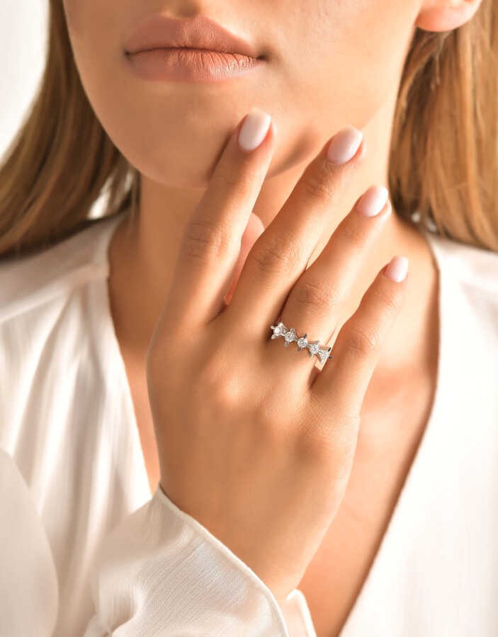 0,75 Karat Diamant Fünf-Stein Ring