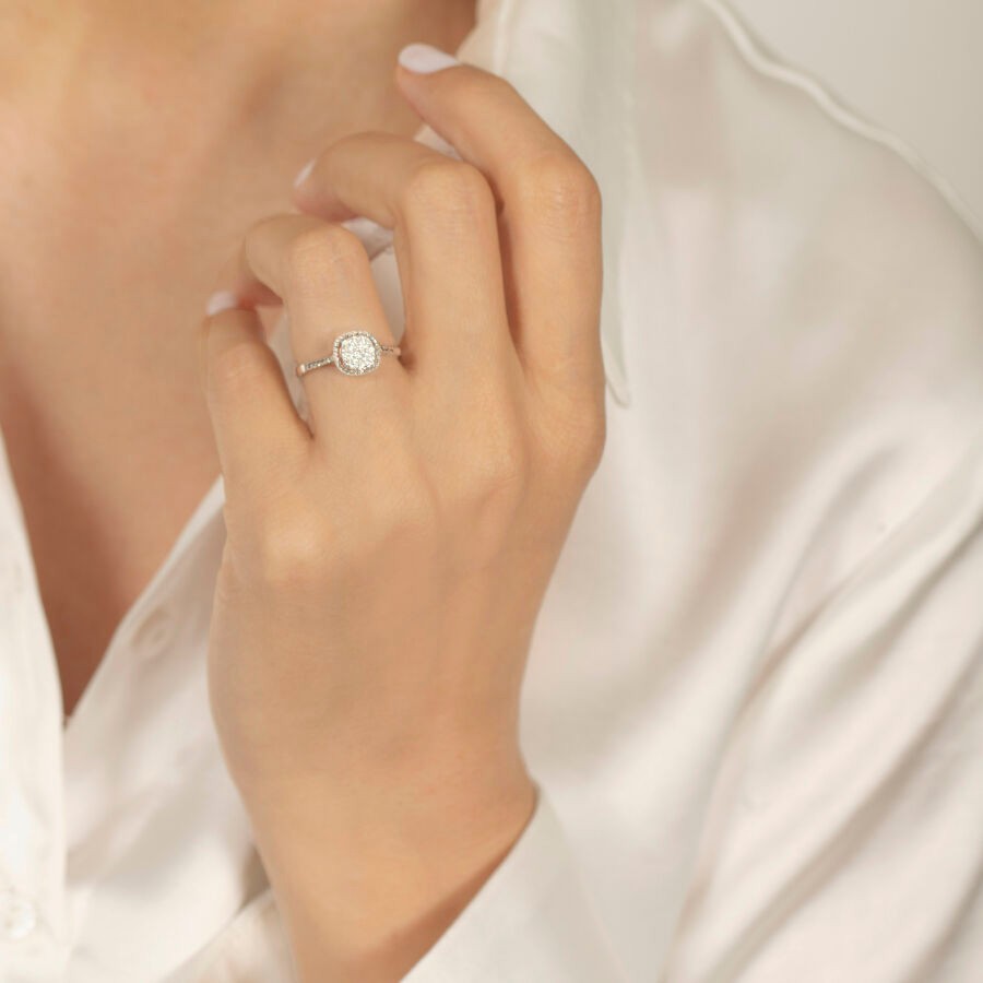 0.21 Carat Diamond-Effecet Ring