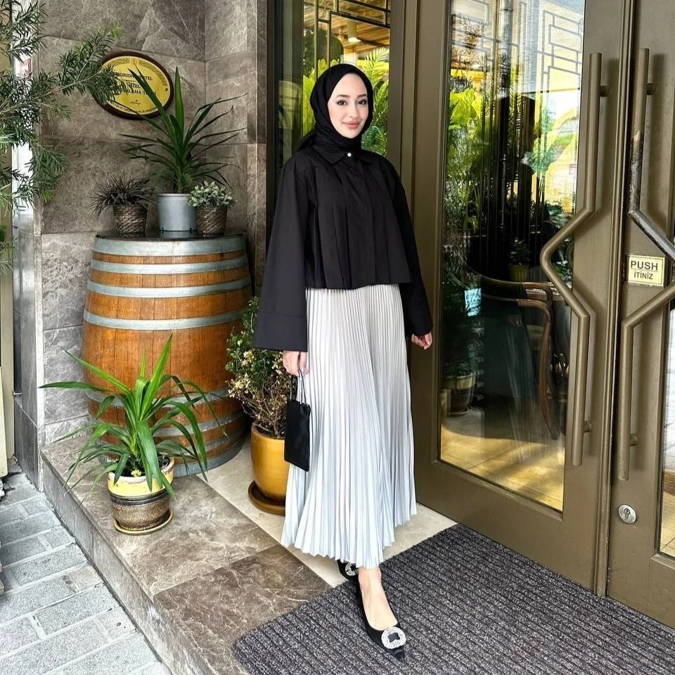 Henza Marka Gri Piliseli Etek