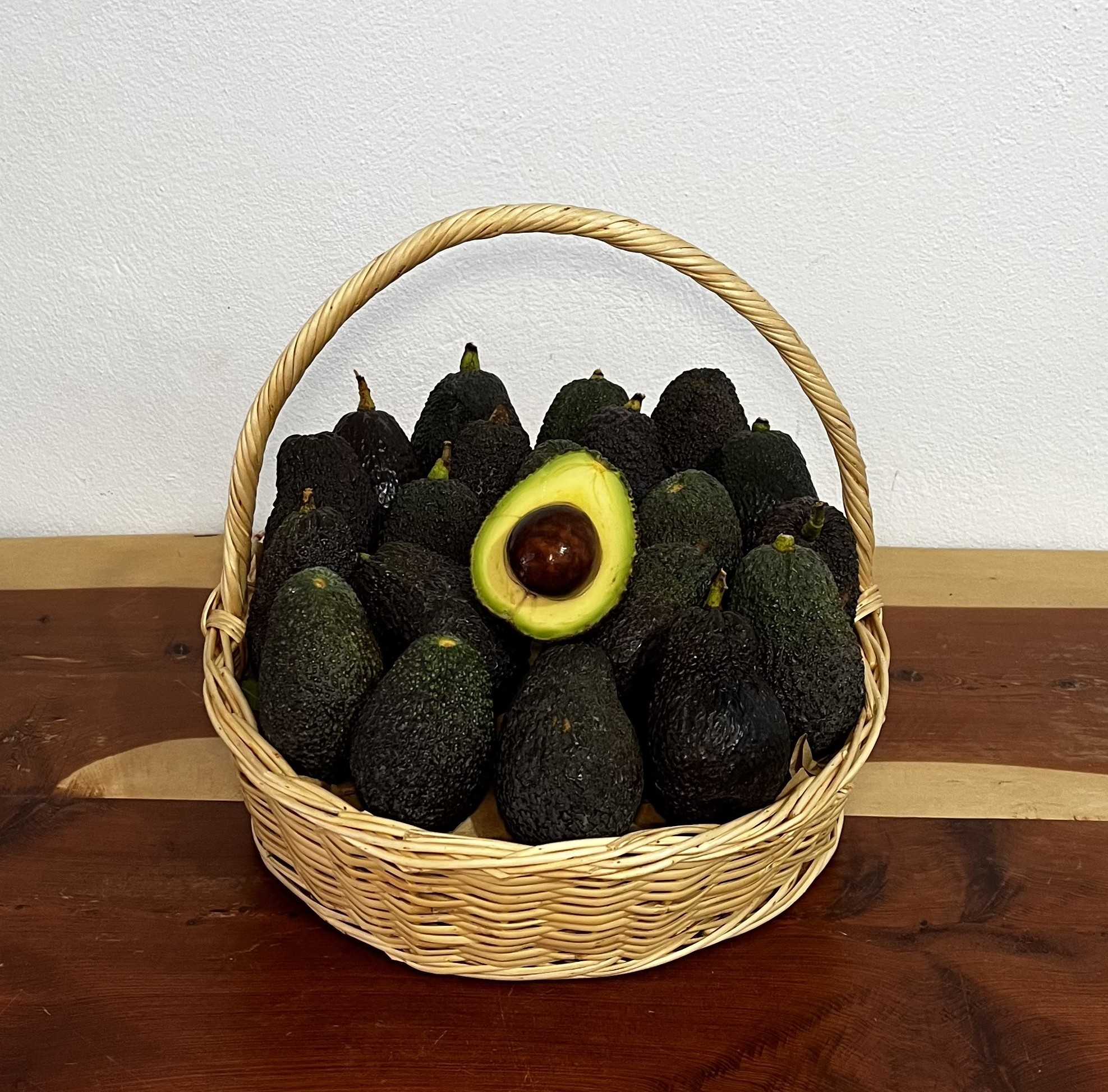 20 adet Avokado Hass (İthal) 200 gr üzeri görseli.