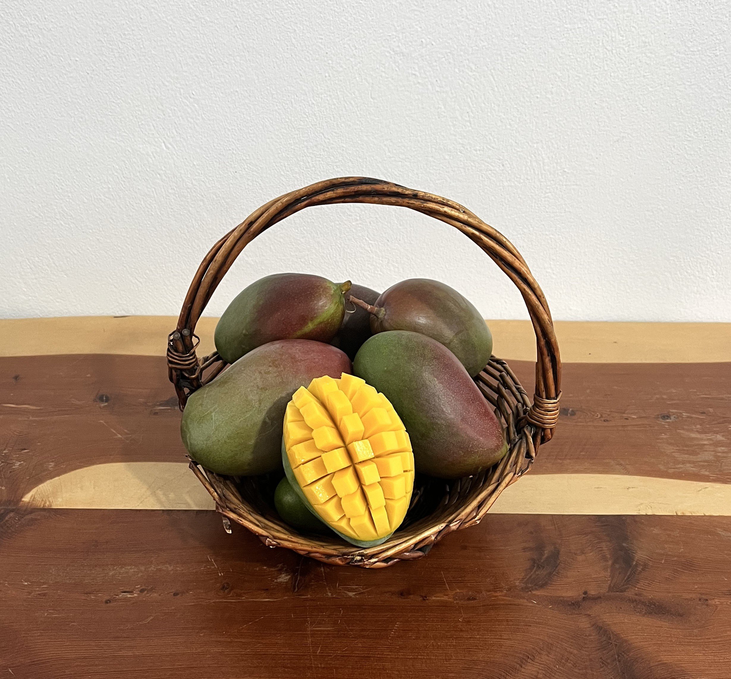 1 adet Yerli Mango (300 - 500 gr arası)
