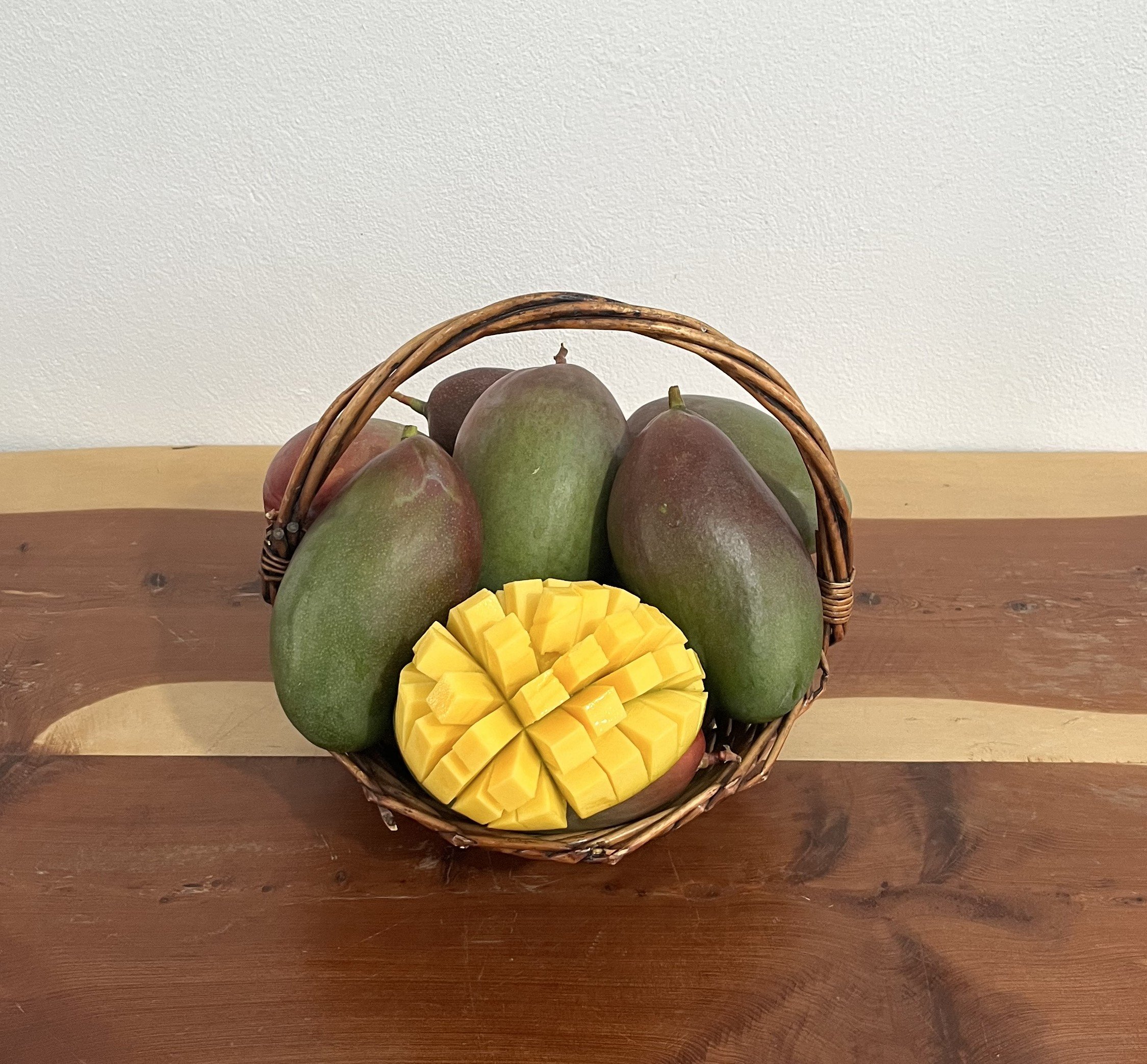 1 adet Yerli Mango (500 - 700 gr arası)