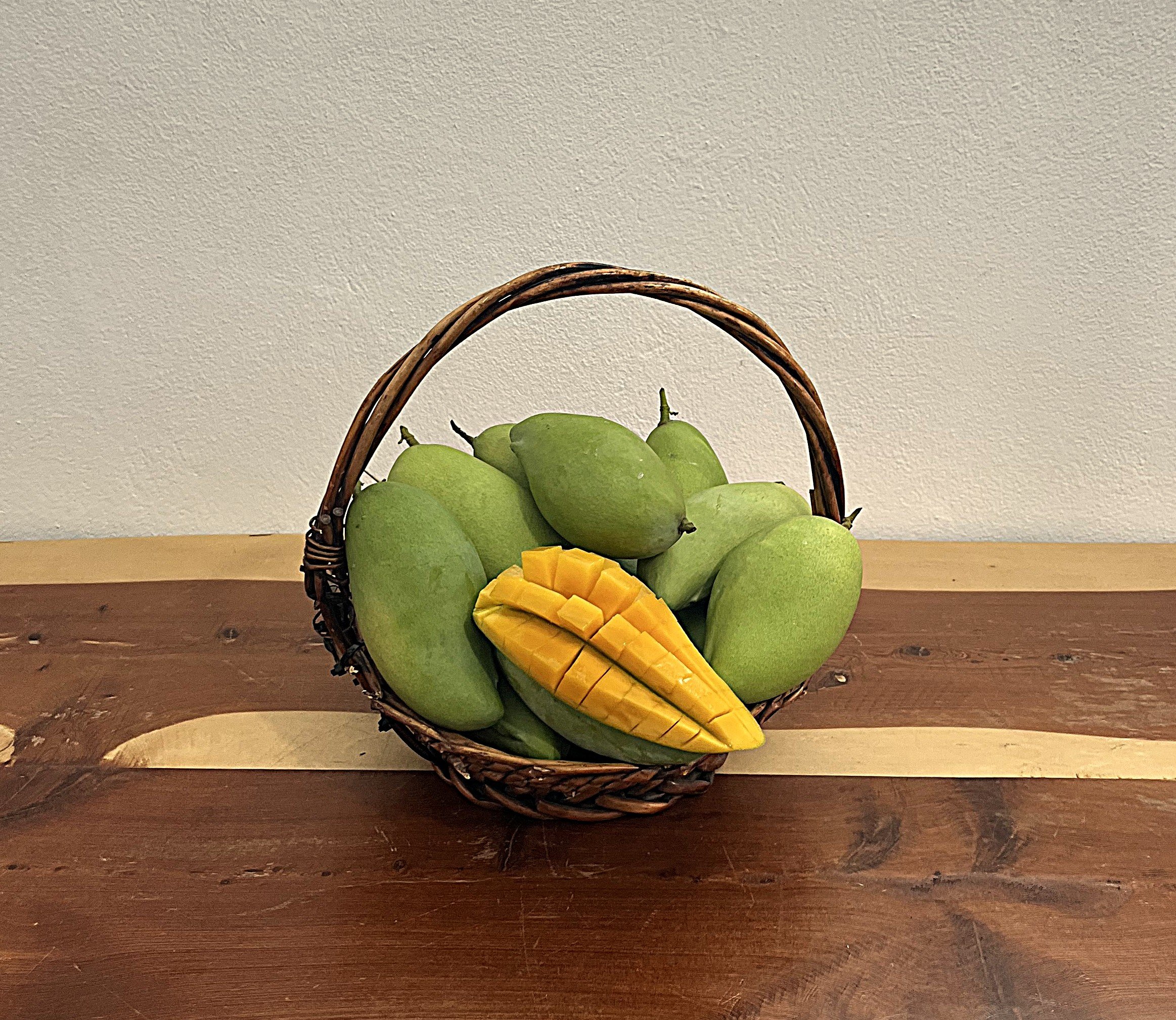 1 kg Yerli Mango (Nam Dok Mai) görseli.