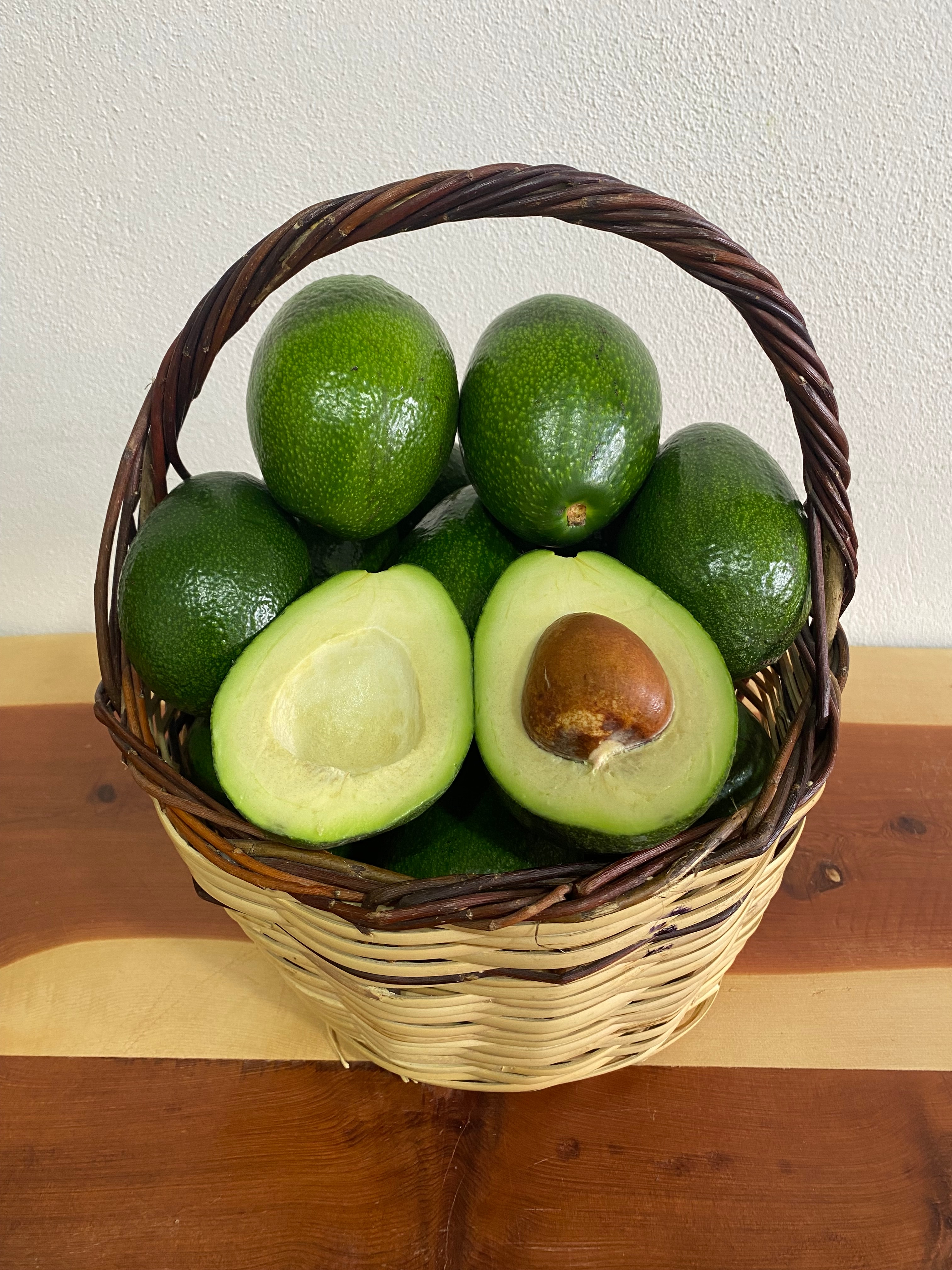 1 kg Avokado (Bacon) 250 gr üzeri