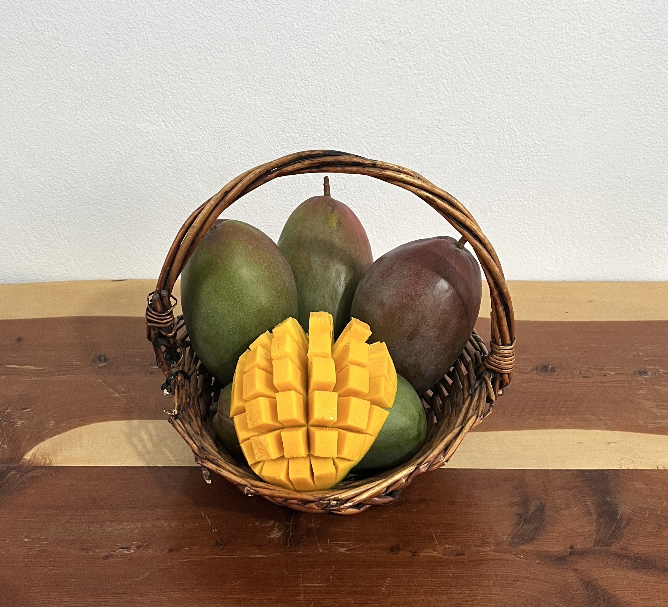 1 adet Yerli Mango (700 - 900 gr arası)