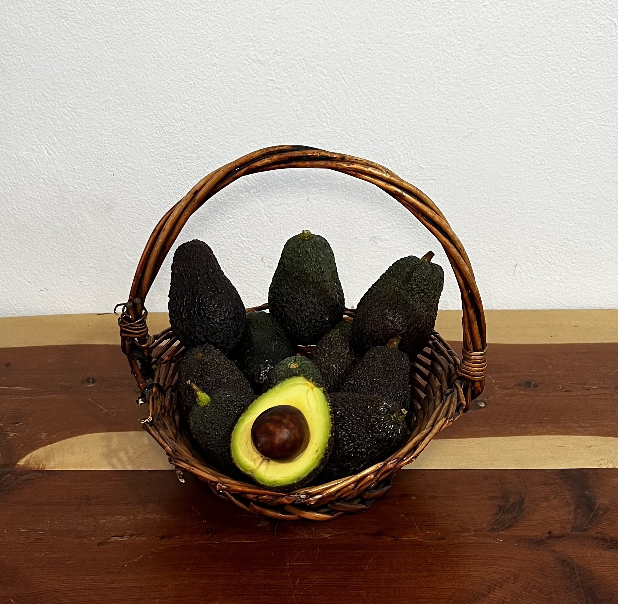 10 adet Avokado Hass (İthal) 200 gr üzeri görseli.