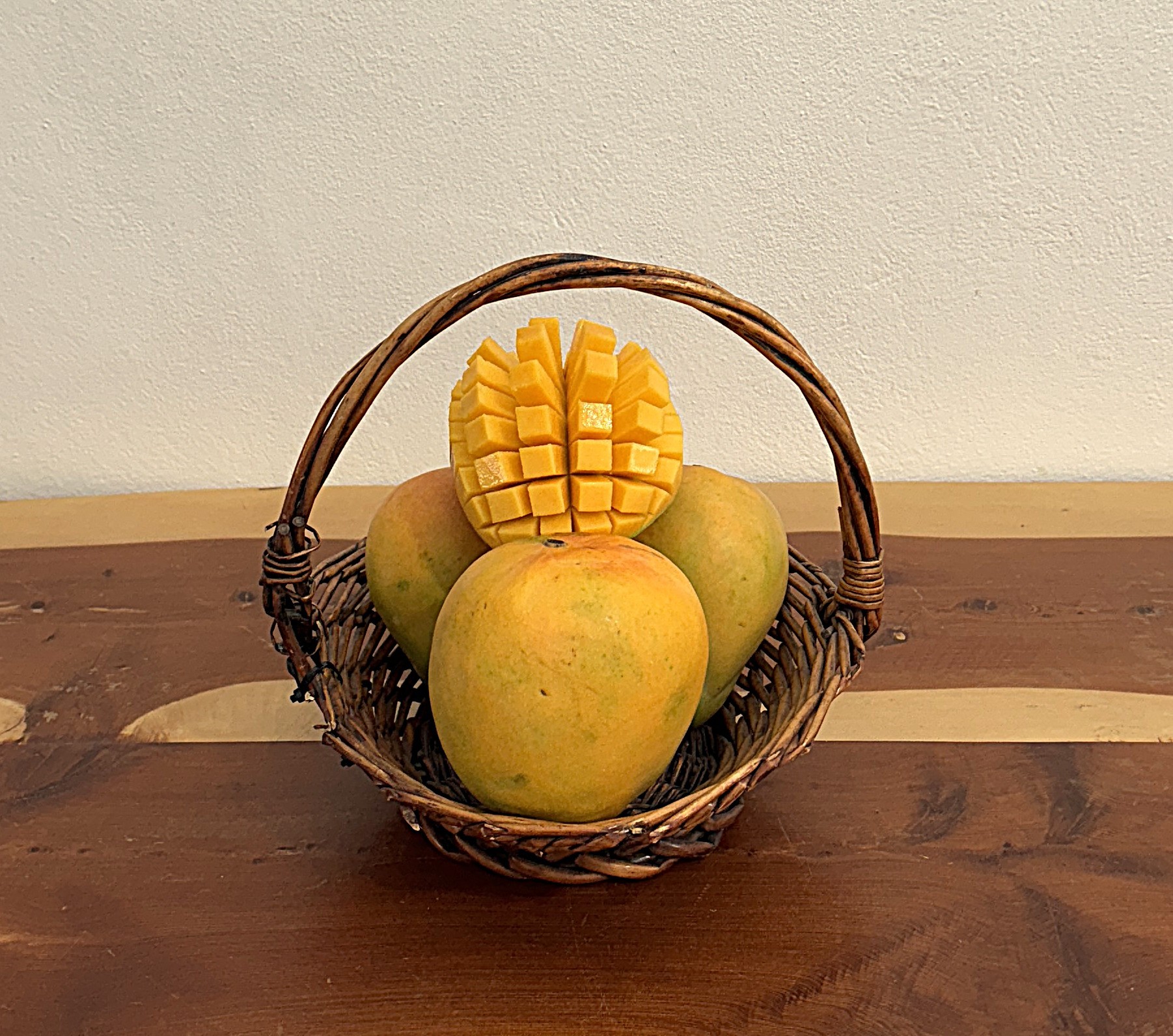 1 adet Yerli Mango (700 - 900 gr arası)