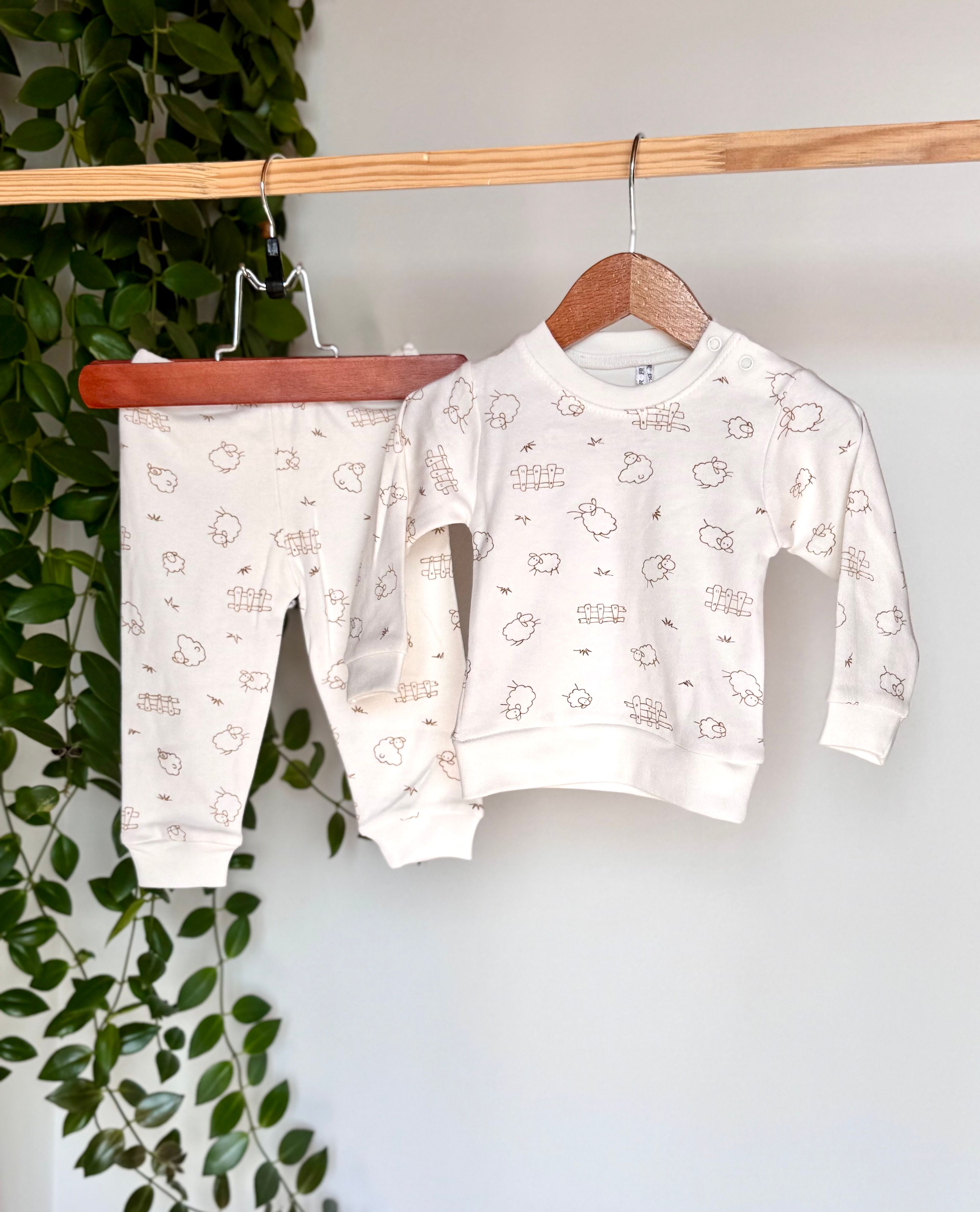 %100 Pamuk 2’li Mevsimlik Unisex Bebek Pijama Takımı – Koyun Desenli Sweatshirt Ve Lastikli Pijama Altı - Beyaz