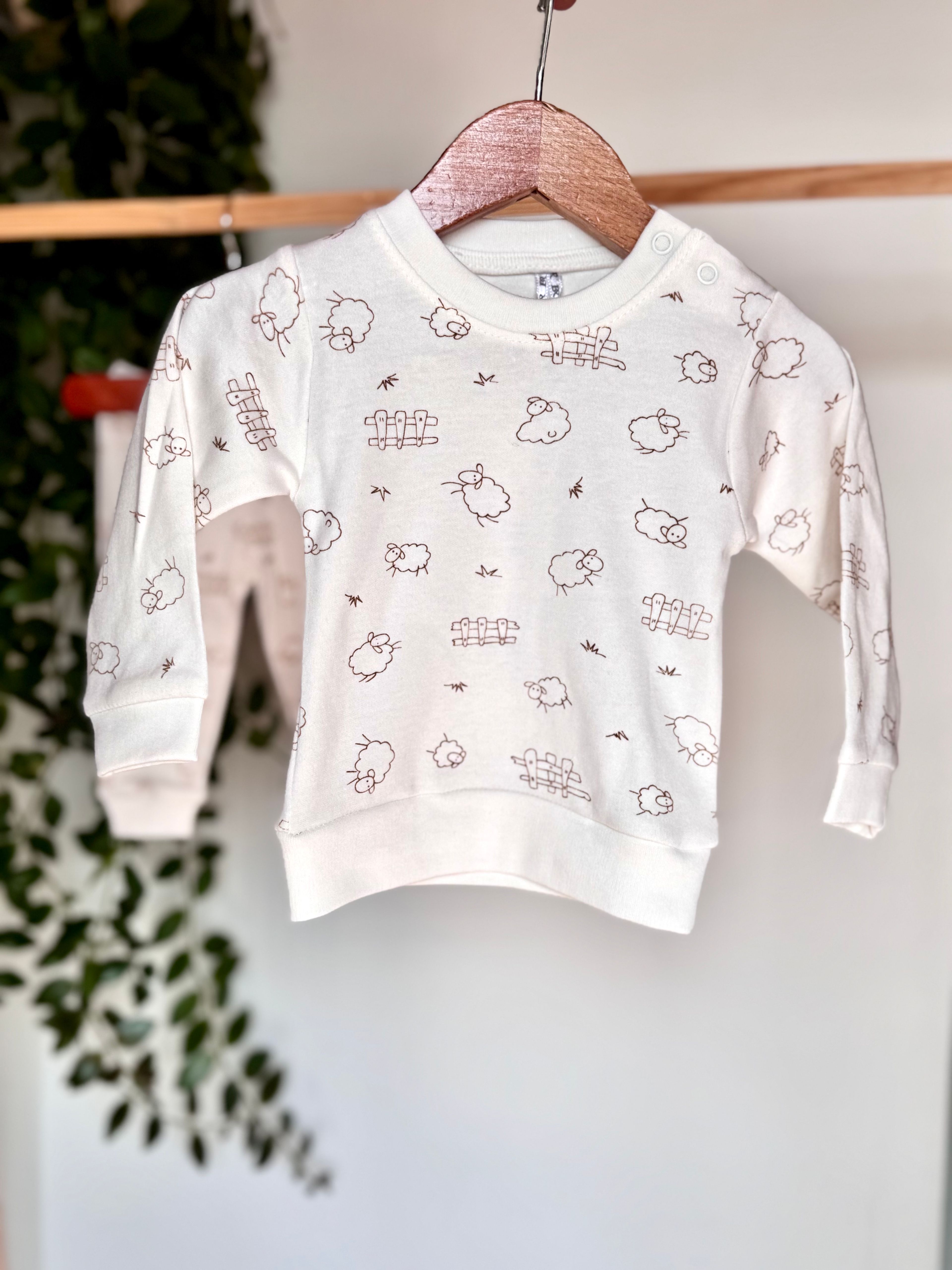 %100 Pamuk 2’li Mevsimlik Unisex Bebek Pijama Takımı – Koyun Desenli Sweatshirt Ve Lastikli Pijama Altı