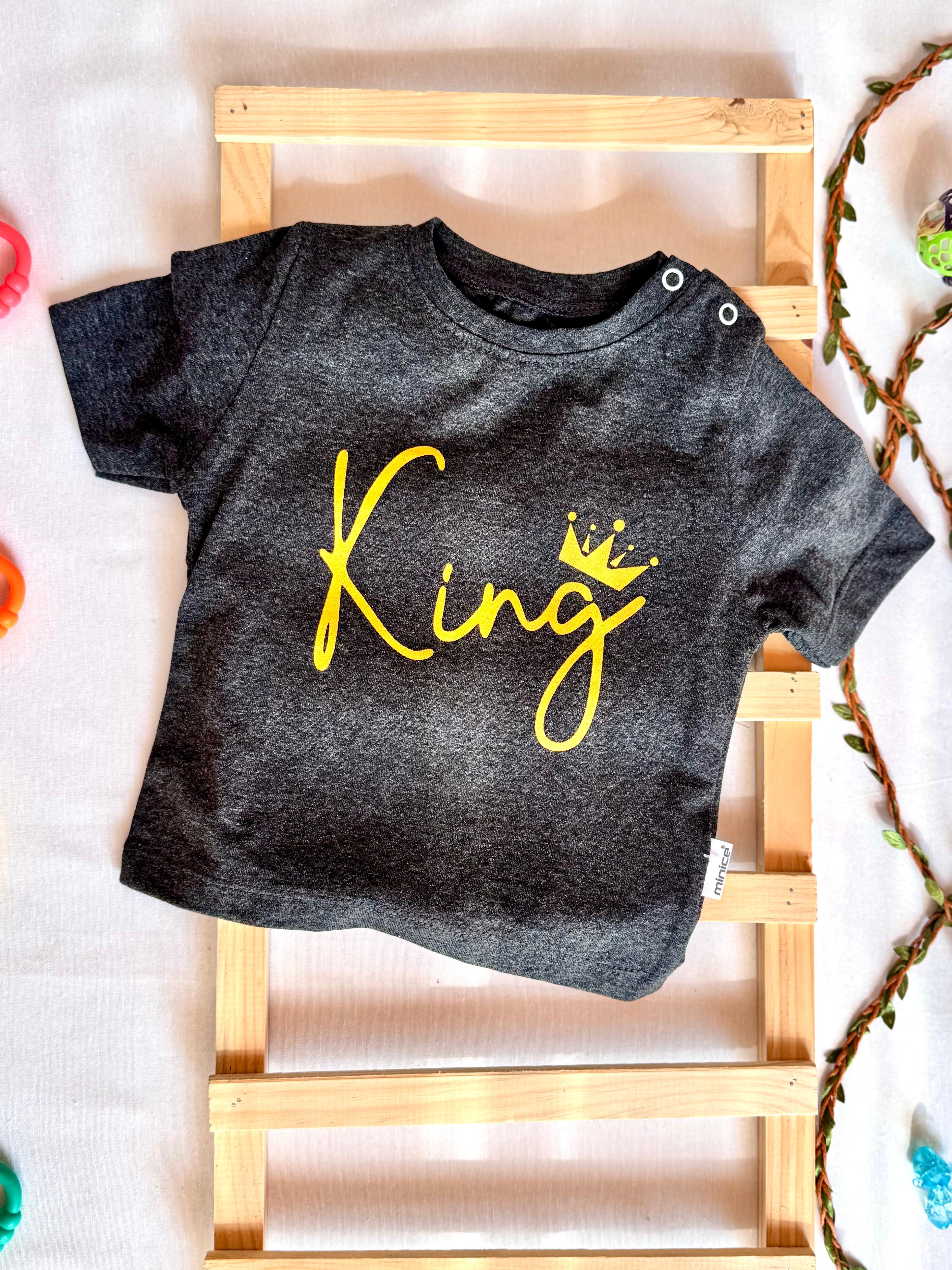 %100 Pamuk Yazlık "King" Baskılı 2’li Erkek Bebek Takımı – Tişört ve Şort