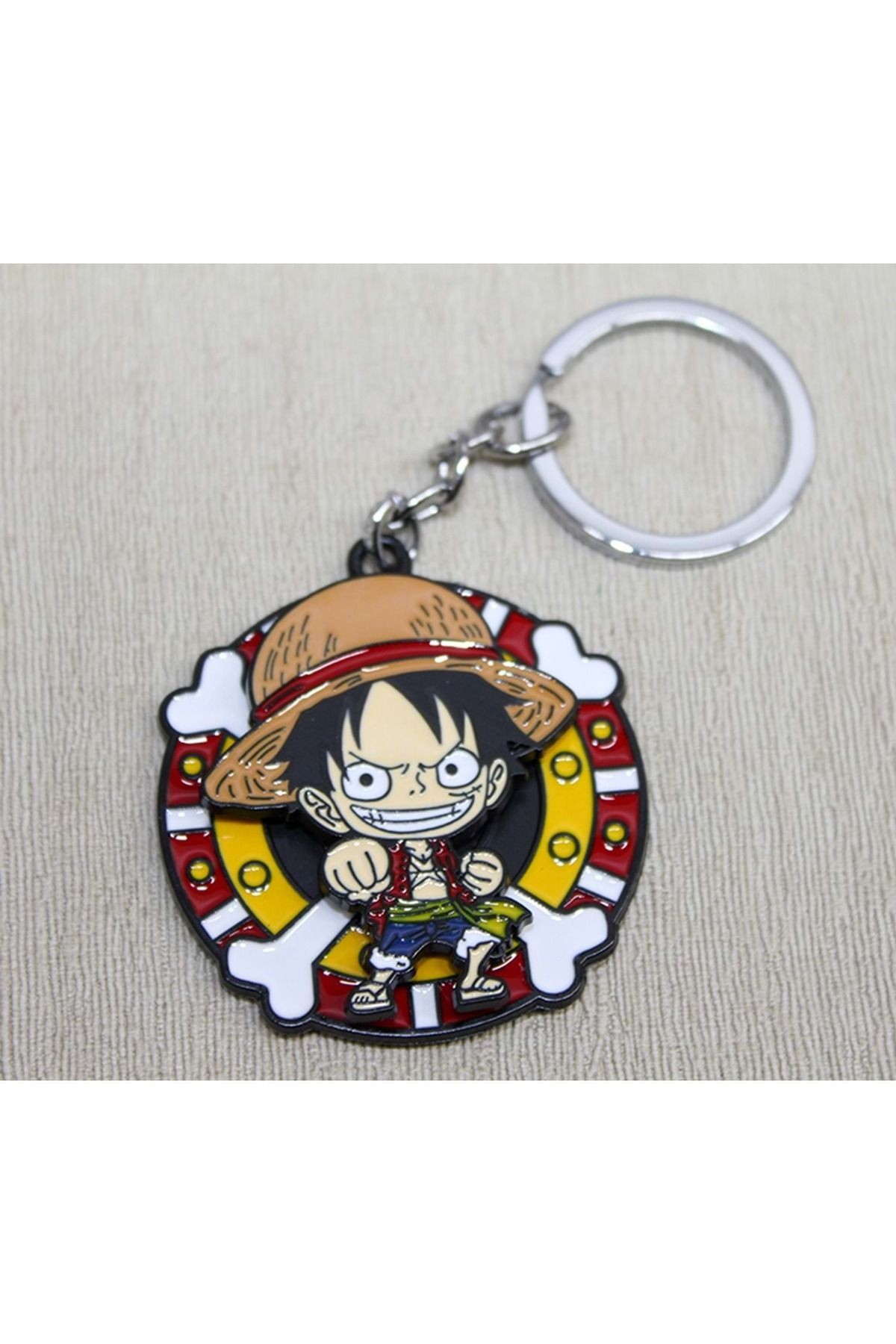 Straw Hat Luffy Anahtarlık – 5 cm Rozet / Toplam Uzunluk 11 cm