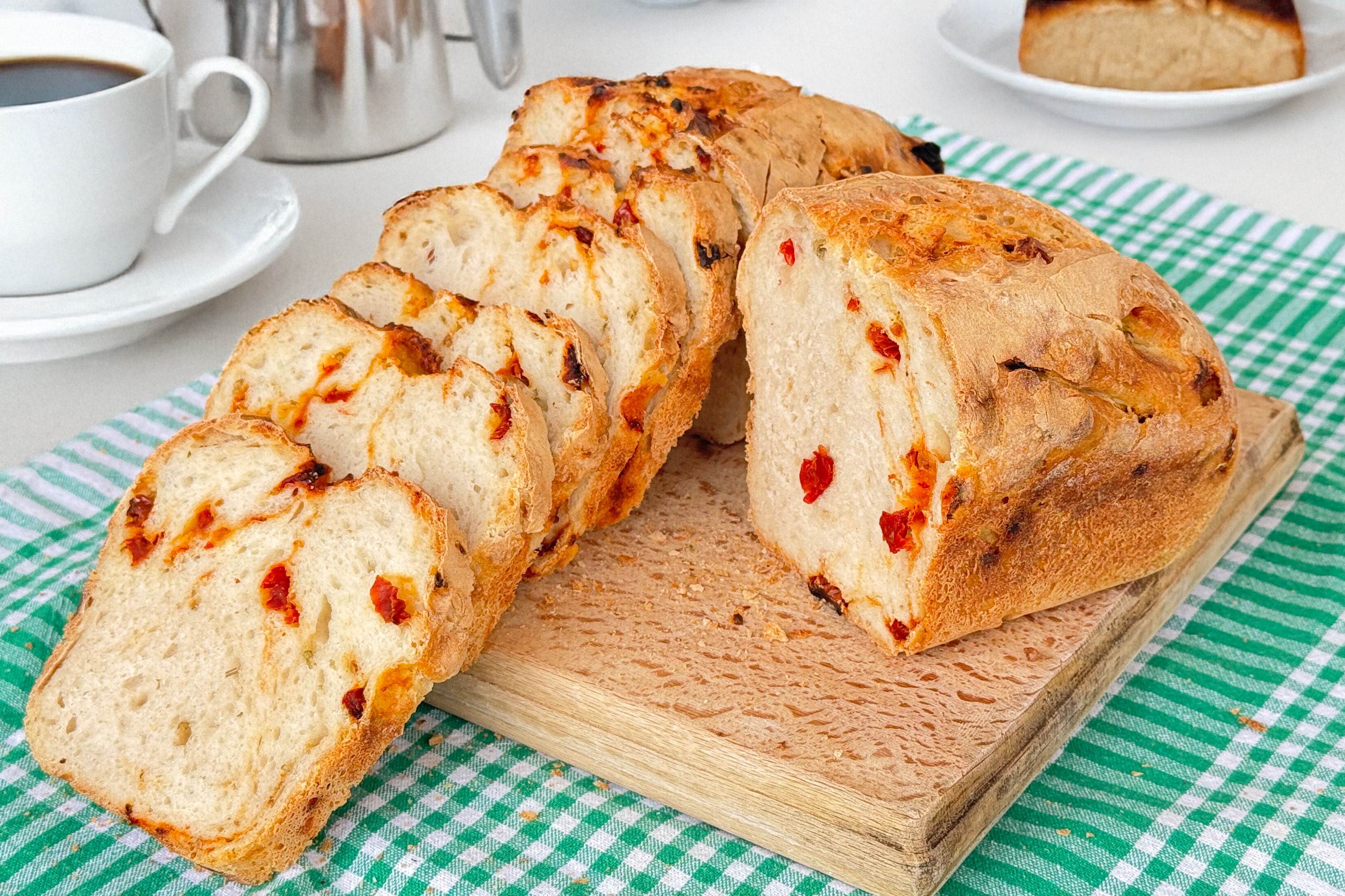 Kuru Domatesli Ekşi Mayalı Ekmek 1000 GR