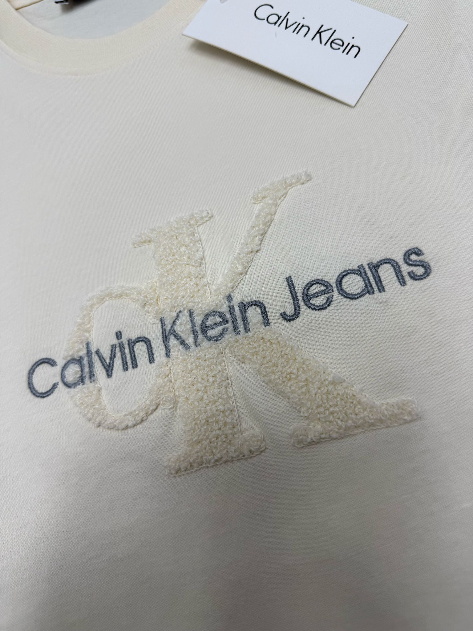 Yeni Sezon Nakış Peluş Detaylı Özel Seri T-shirt