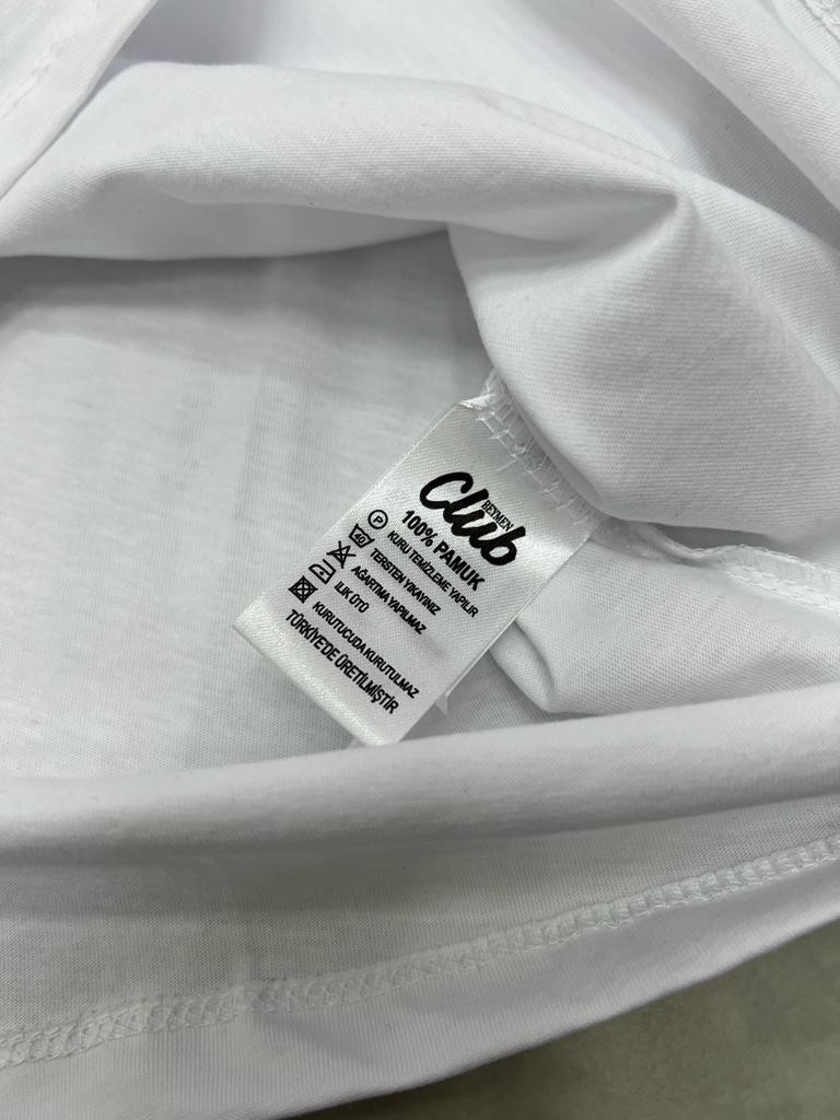 V Yaka Classic Mini Logo White Basic T-shirt