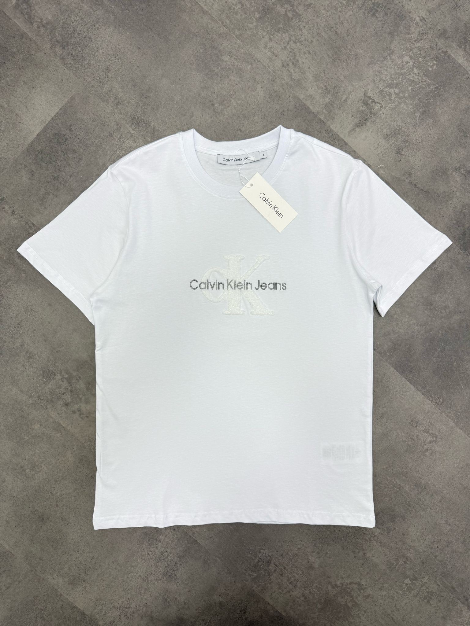 Yeni Sezon Nakış Peluş Detaylı Özel Seri T-shirt