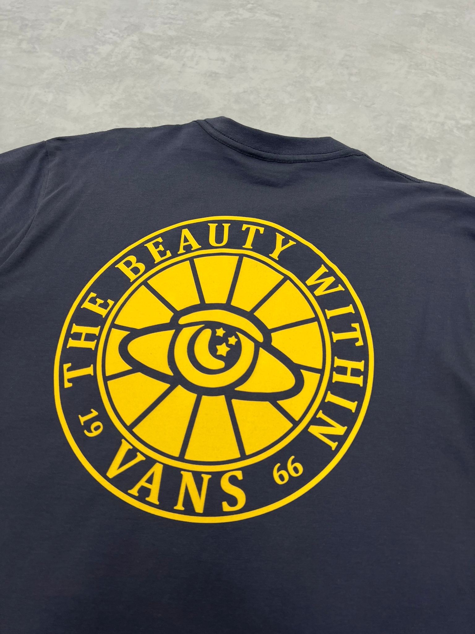 The Beauty Of The Wall Back Print Antrasit T-shirt