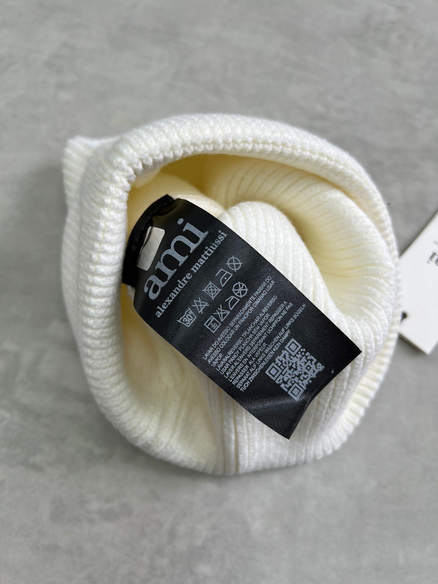 Limited Edition Classic Basic Yün Cream Bere