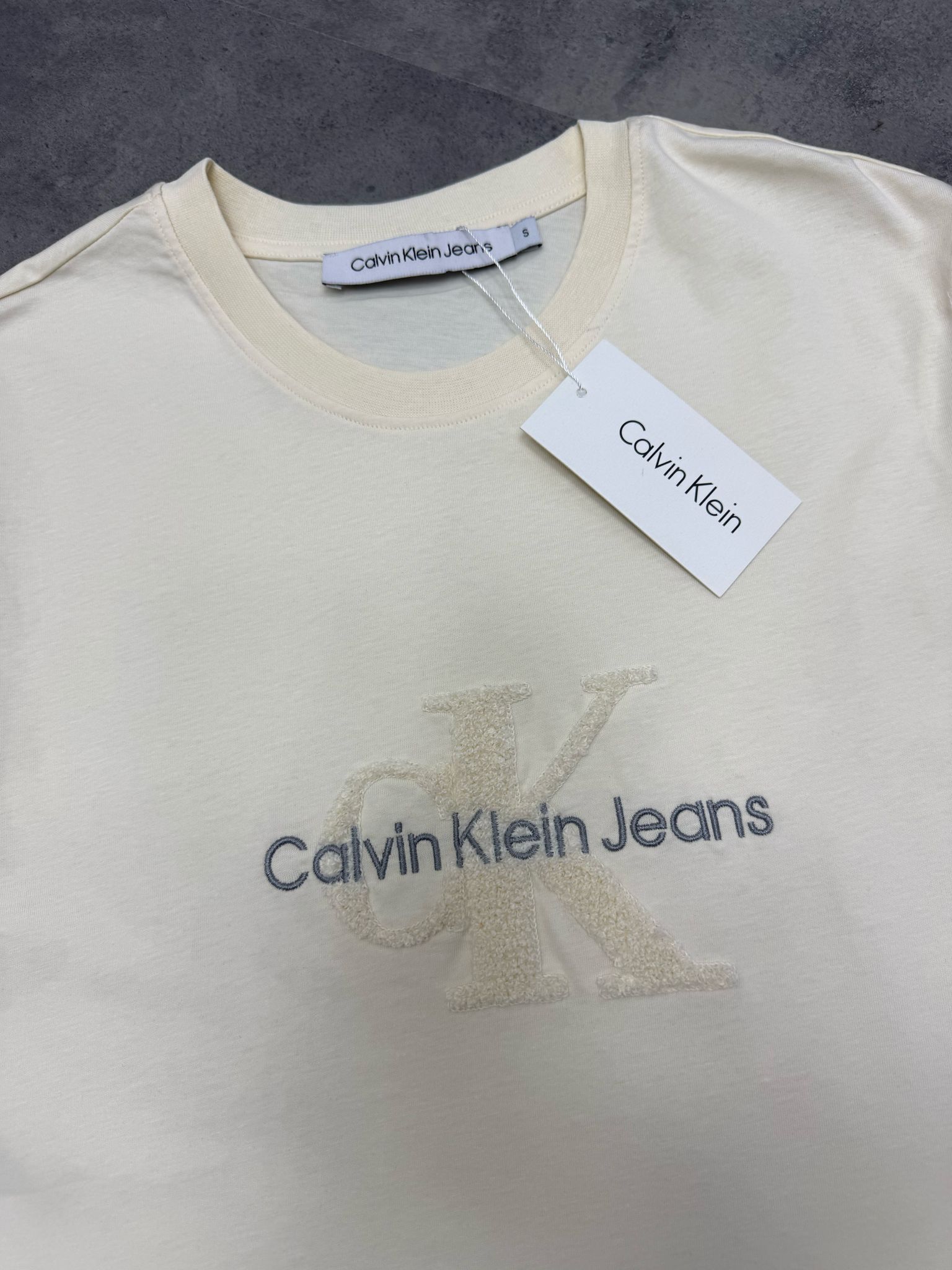 Yeni Sezon Nakış Peluş Detaylı Özel Seri T-shirt