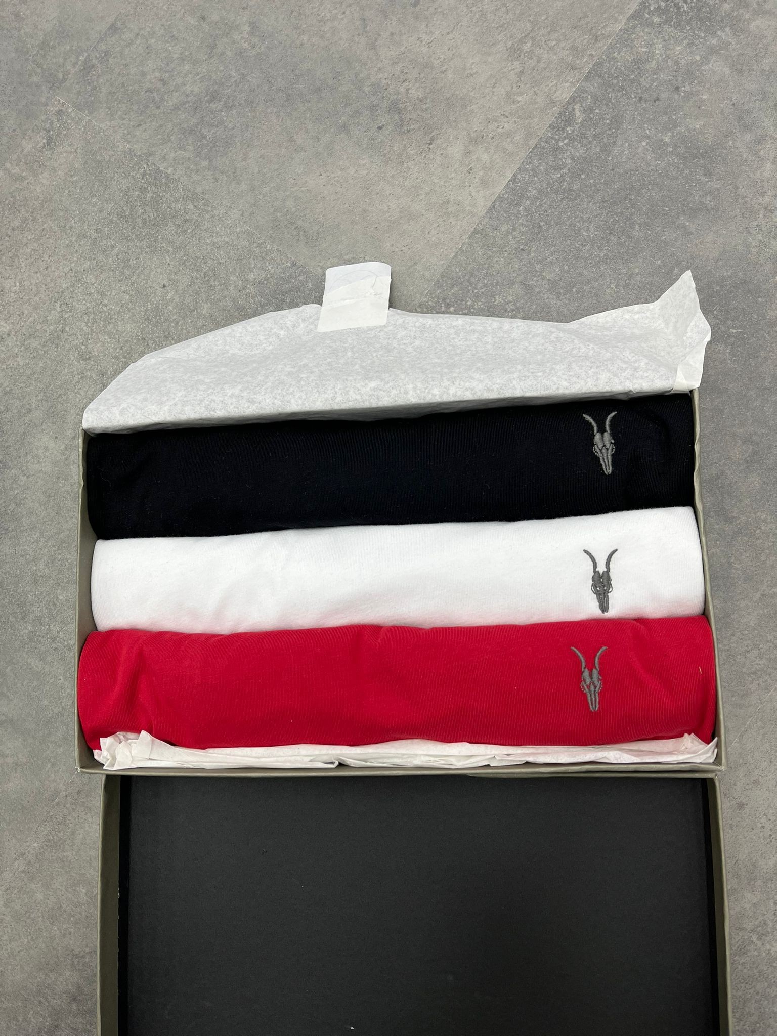 Özel Seri Kutulu 3 lü Basic Mini Logo (Red-Beyaz-Siyah) T-shirt