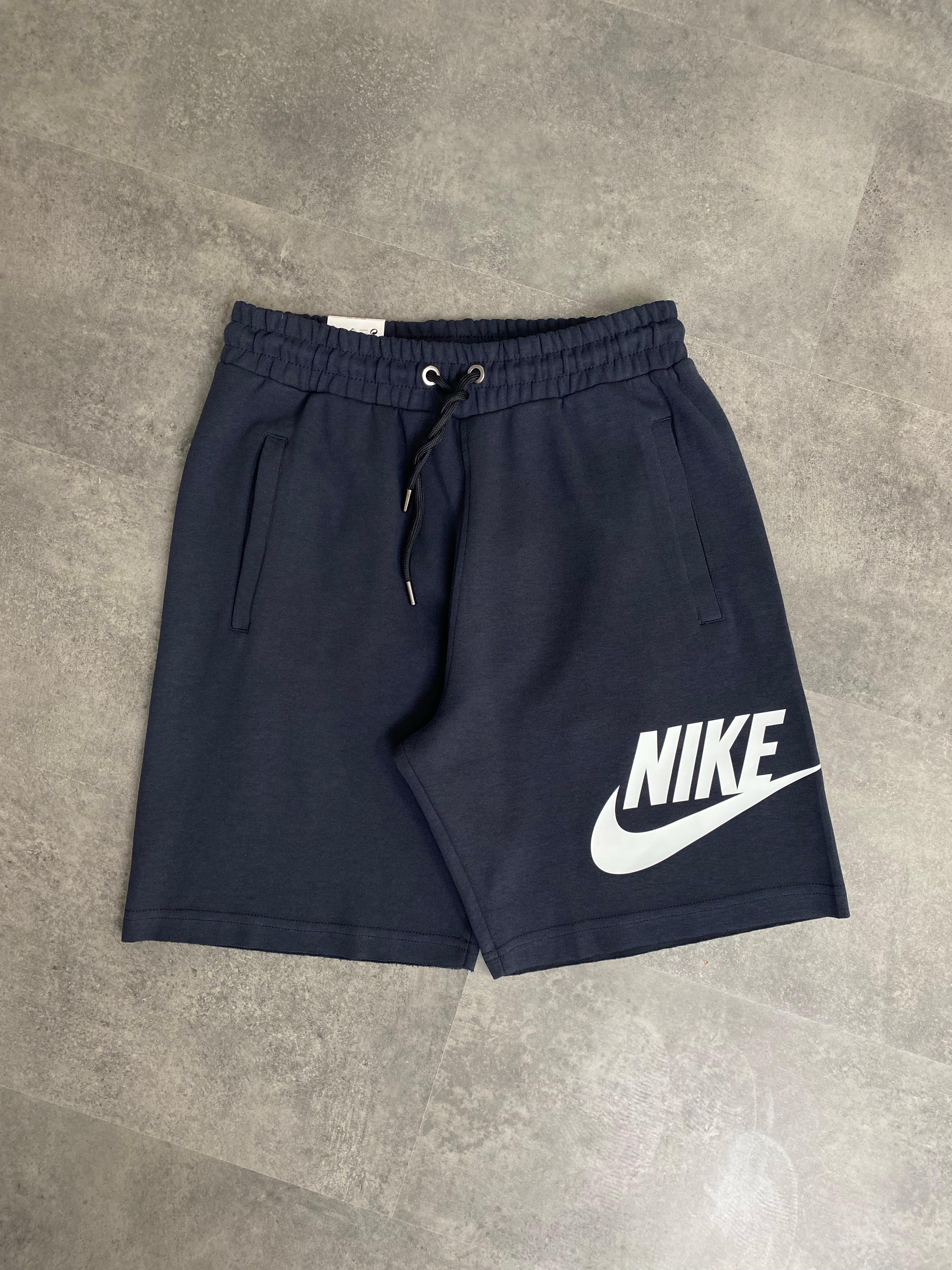 Yeni Sezon Basic Mid Logo Şort - LACİVERT