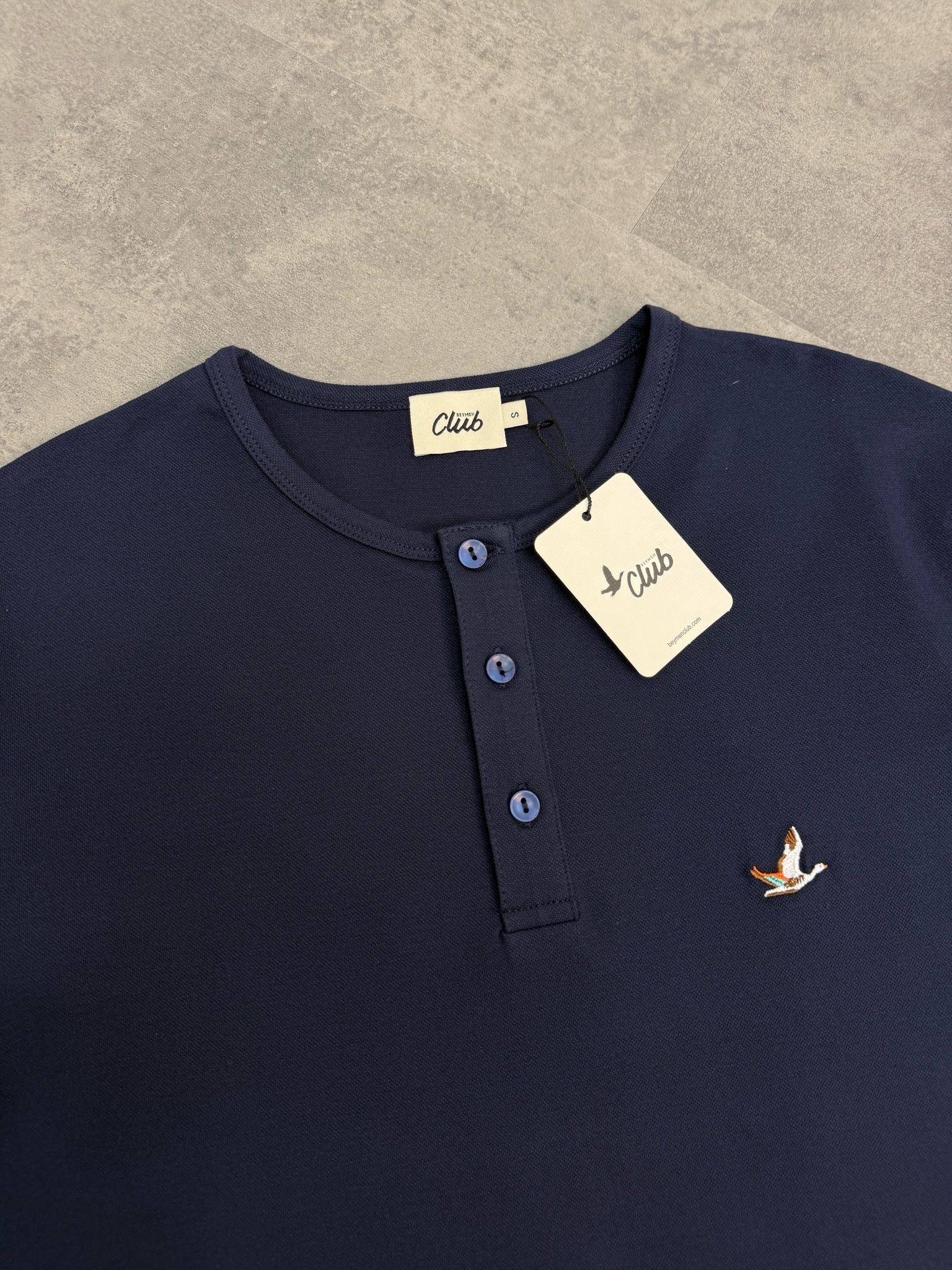 Yeni Sezon Basic Mini Logo Hakim Yaka T-shirt