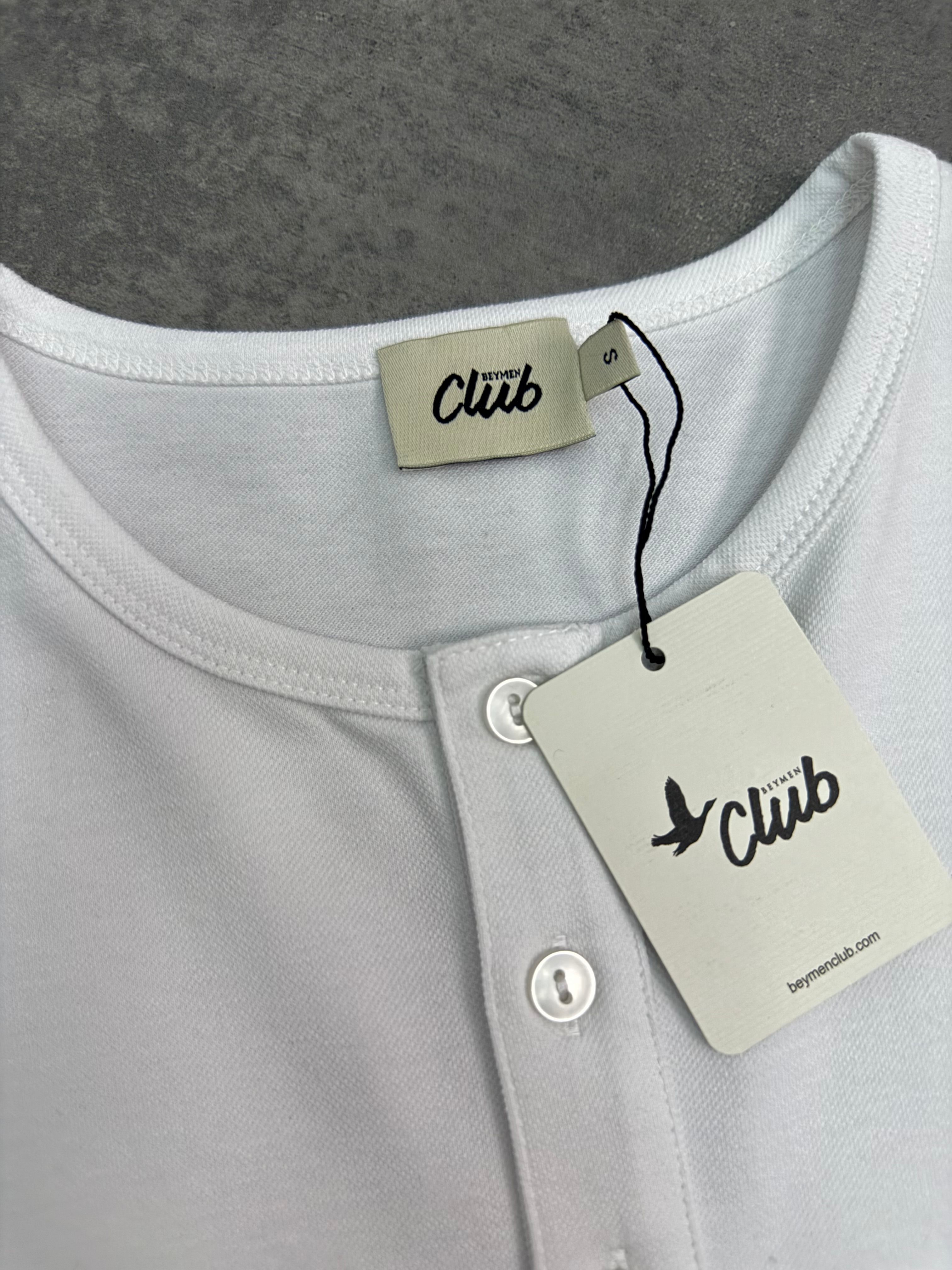 Yeni Sezon Basic Mini Logo Hakim Yaka T-shirt