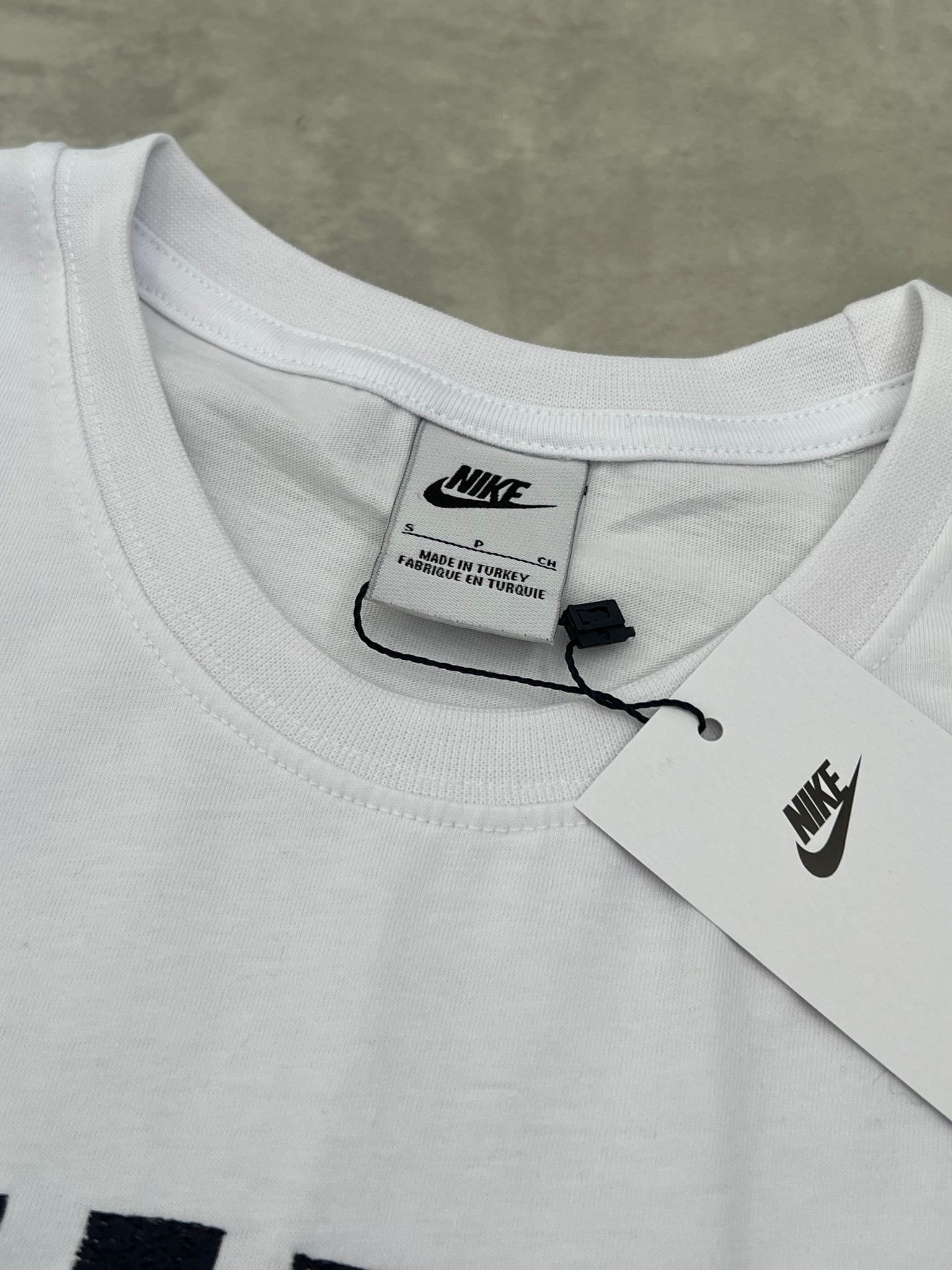 College Kolları Şeritli Aplike White T-shirt