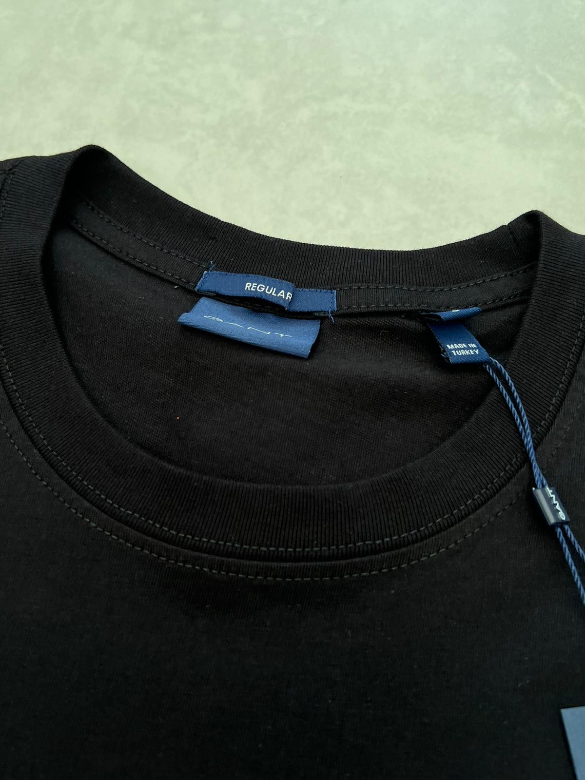 Patch Logo Classic Regular Fit  Black  T-shirt