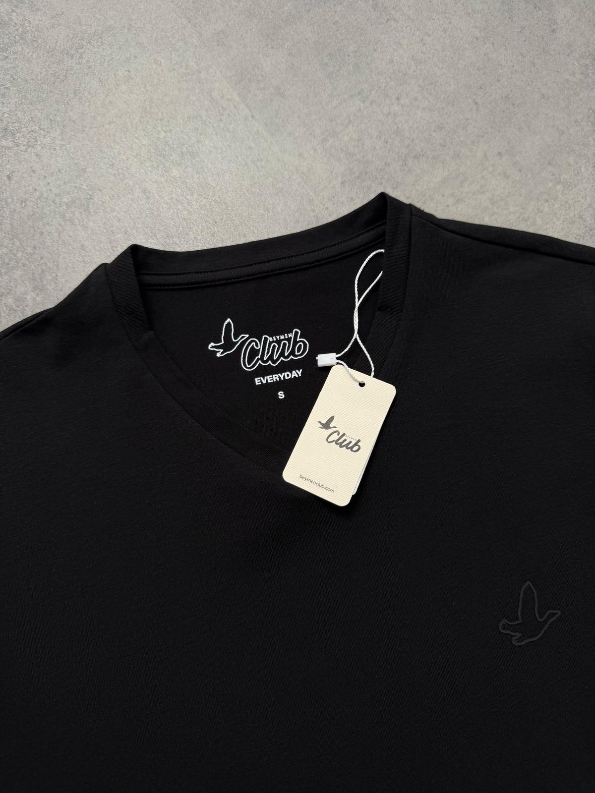 Yeni Sezon Basic Logo V yaka T-shirt