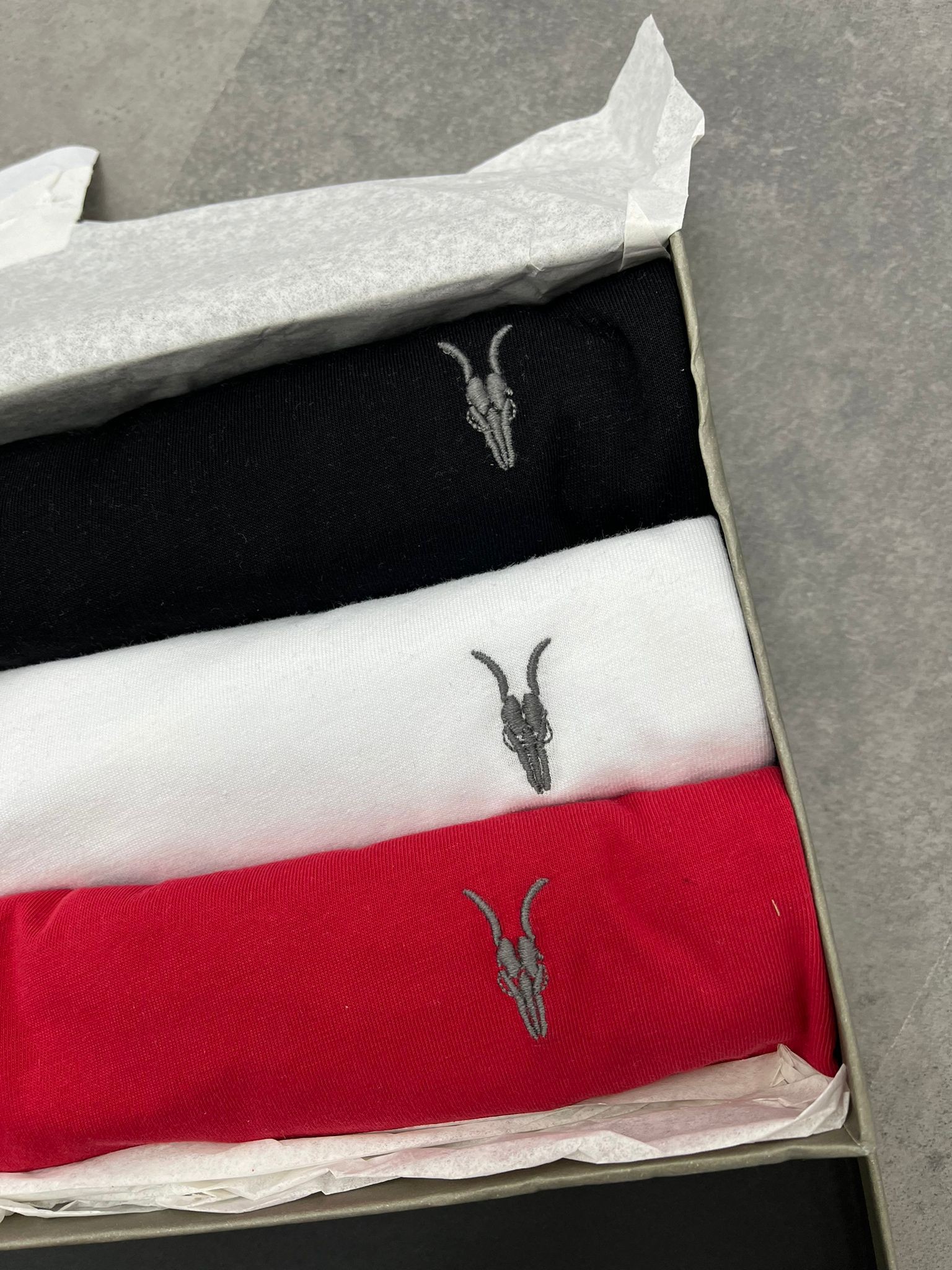 Özel Seri Kutulu 3 lü Basic Mini Logo (Red-Beyaz-Siyah) T-shirt