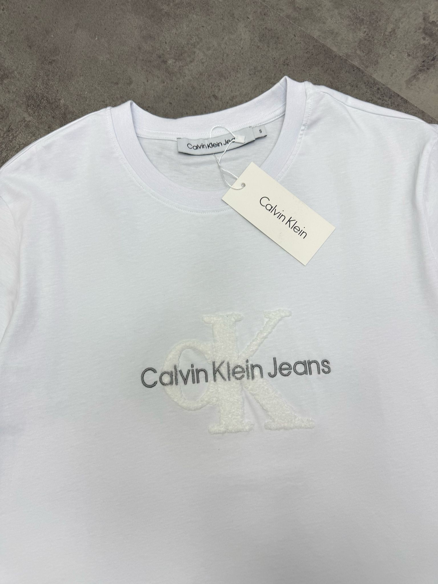 Yeni Sezon Nakış Peluş Detaylı Özel Seri T-shirt