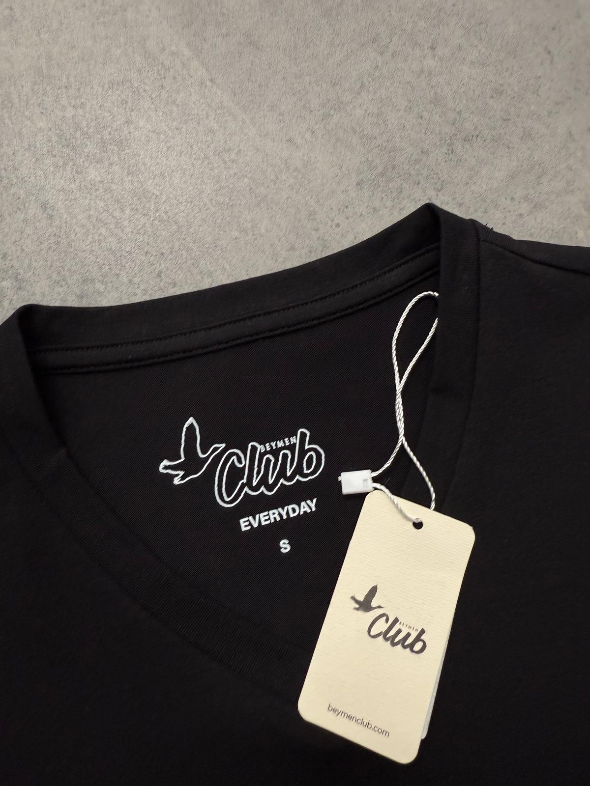 Yeni Sezon Basic Logo V yaka T-shirt