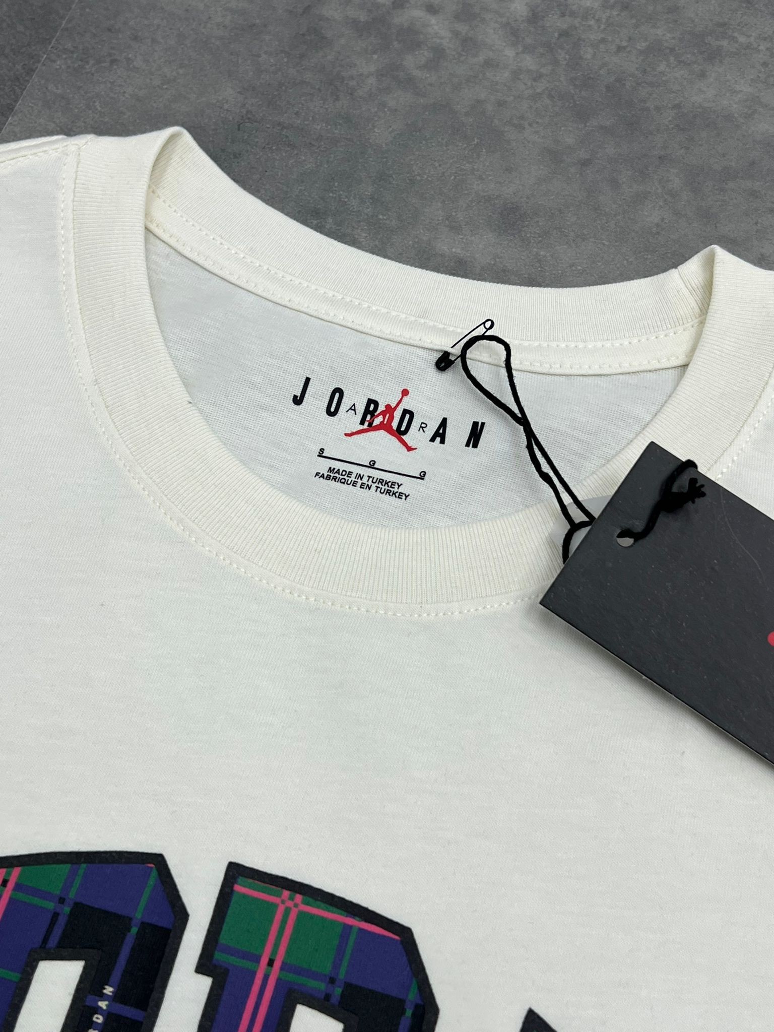Yeni Sezon Ekoseli Series Cream  T-shirt