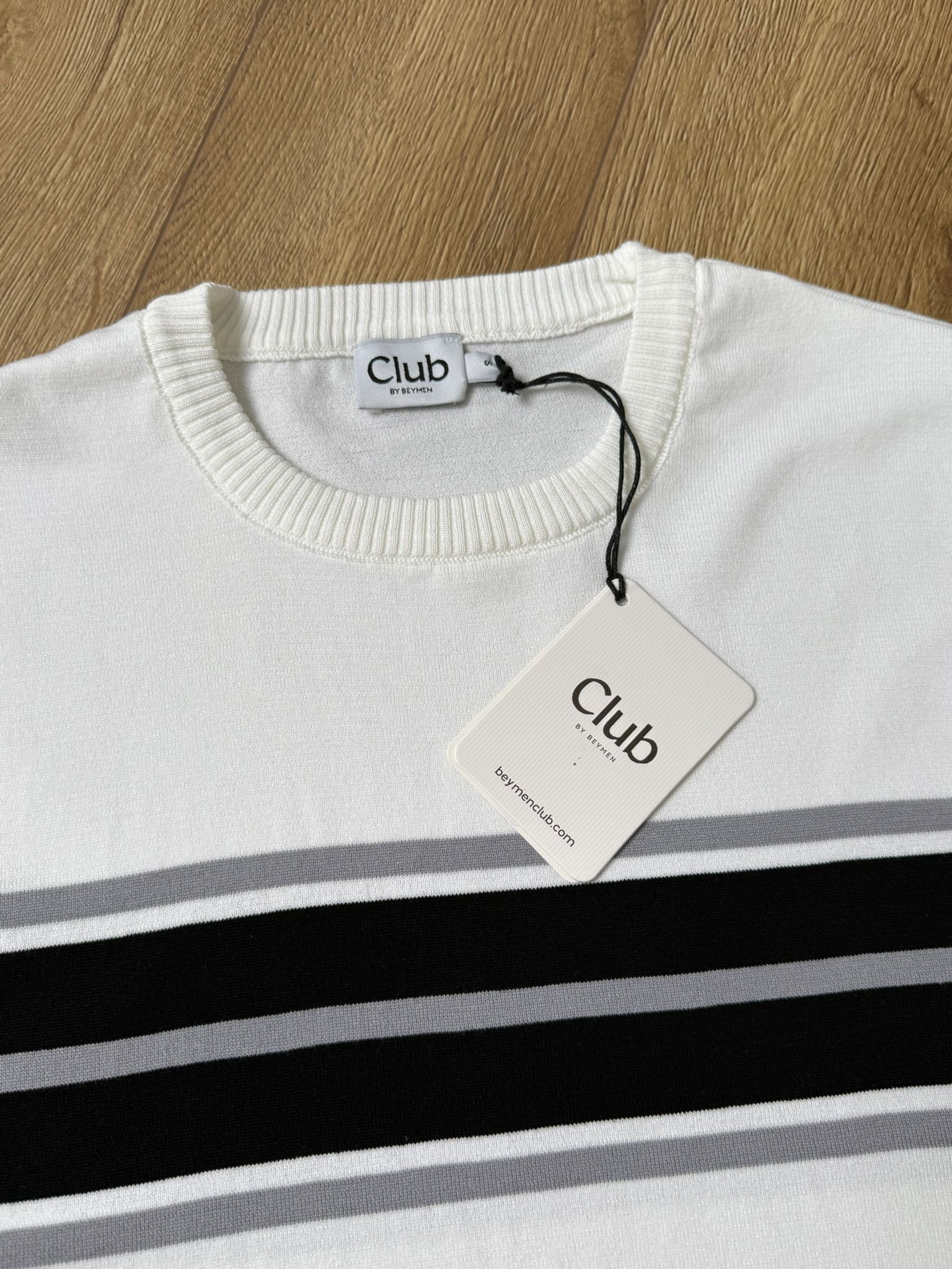 Yeni Sezon Triko Şerit Detaylı   T-shirt